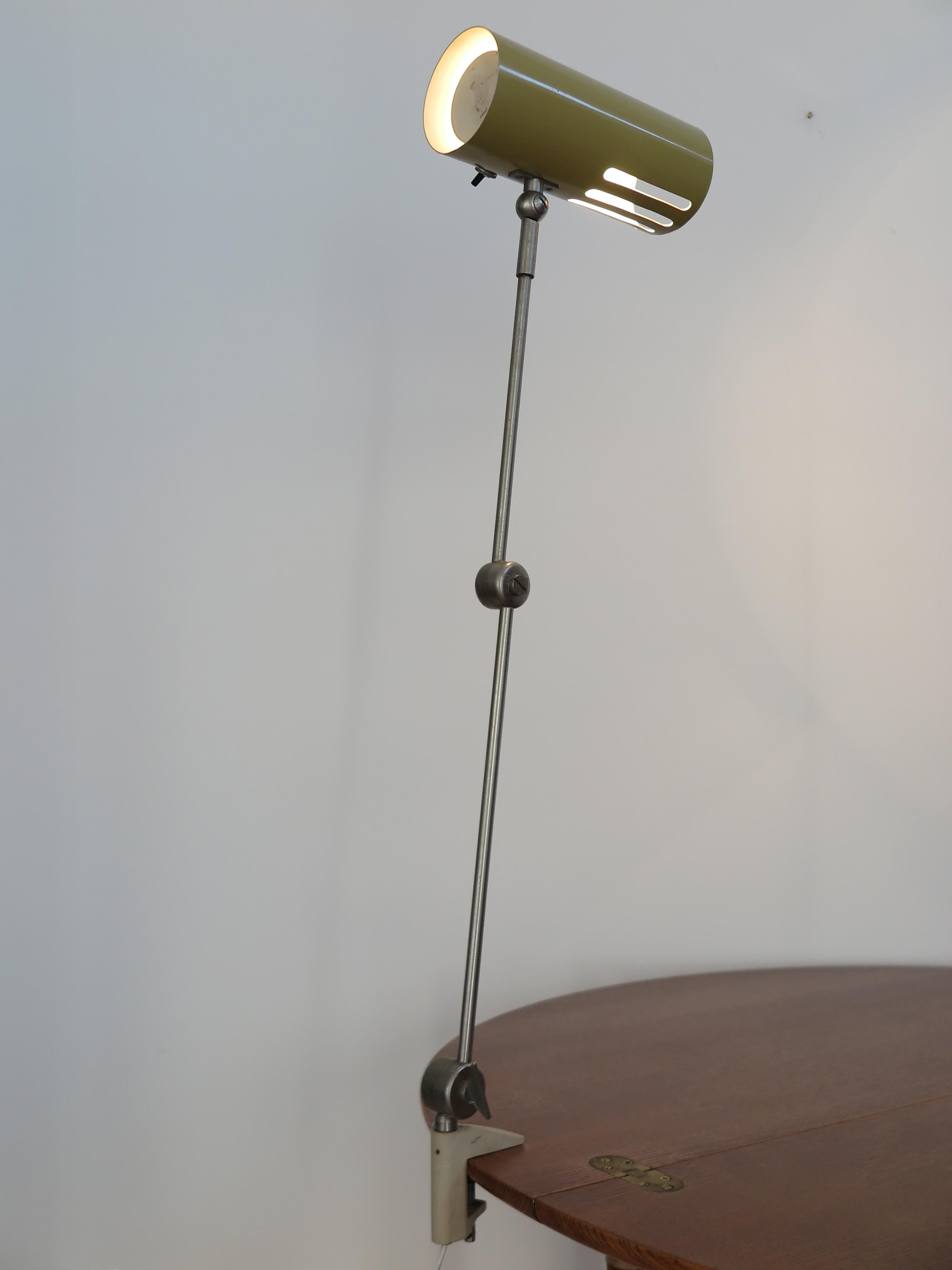 Italian Stilnovo Midcentury Modern Metal Clamp Table Lamp 1950s For Sale 3