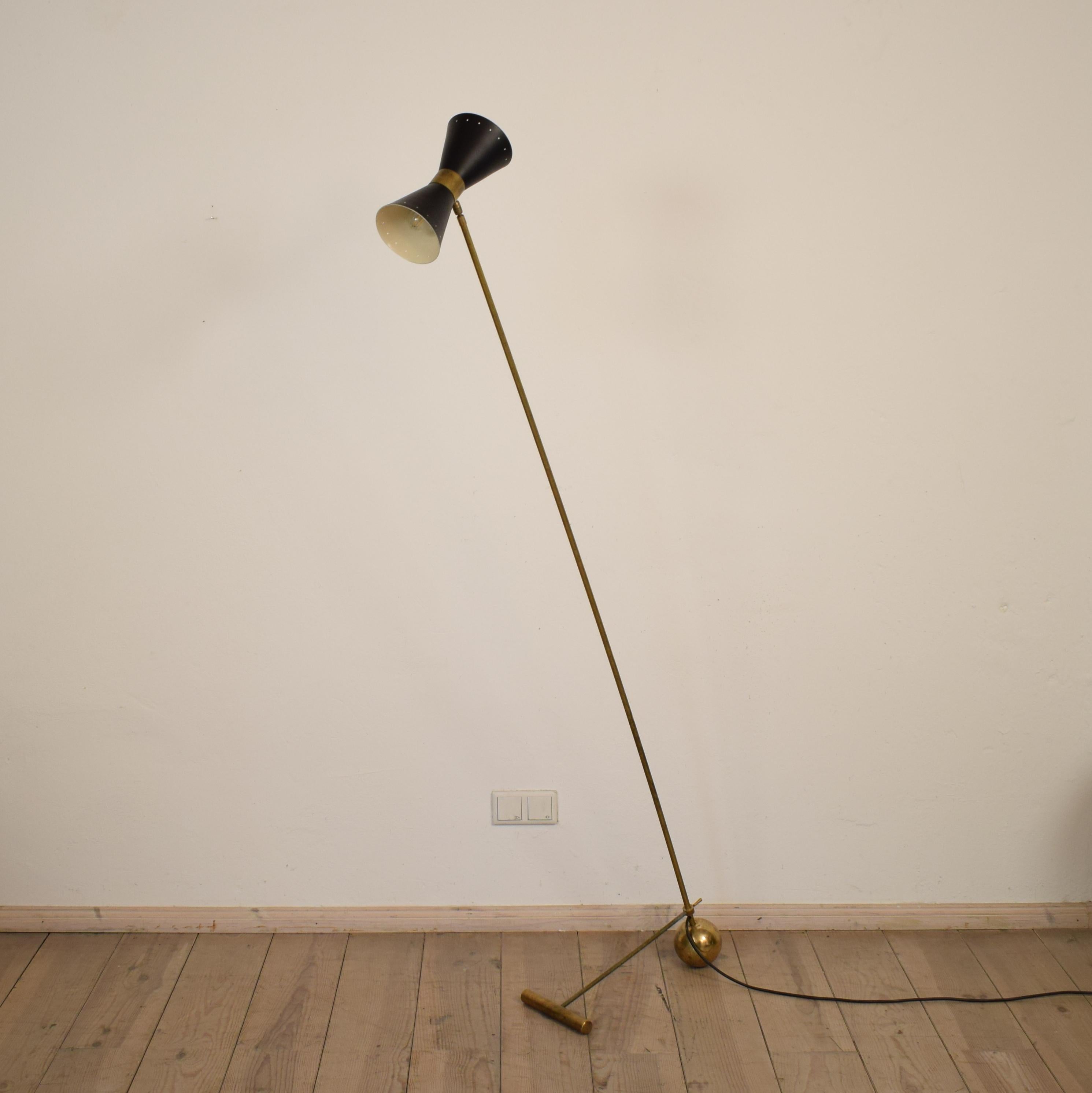 This beautiful floor lamp from Italy in the style of Stilnovo is in excellent 
condition and shows great patina.
The angle of the base can be adjusted and the lamp shades can be turned and angled in every direction.
The black Lamp shade is