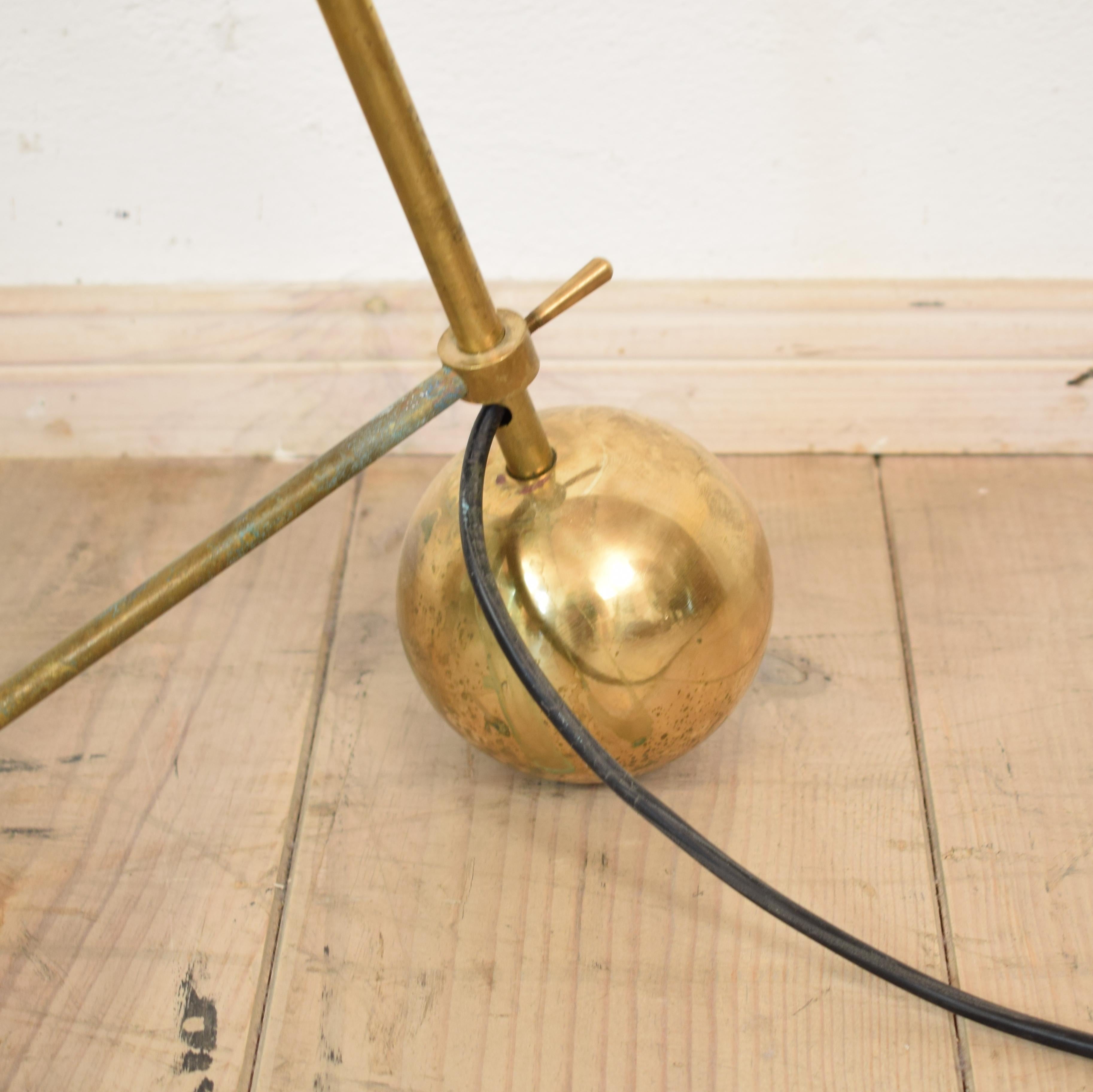 Italian Stilnovo Style Brass Counterweight Floor Lamp In Excellent Condition In Berlin, DE