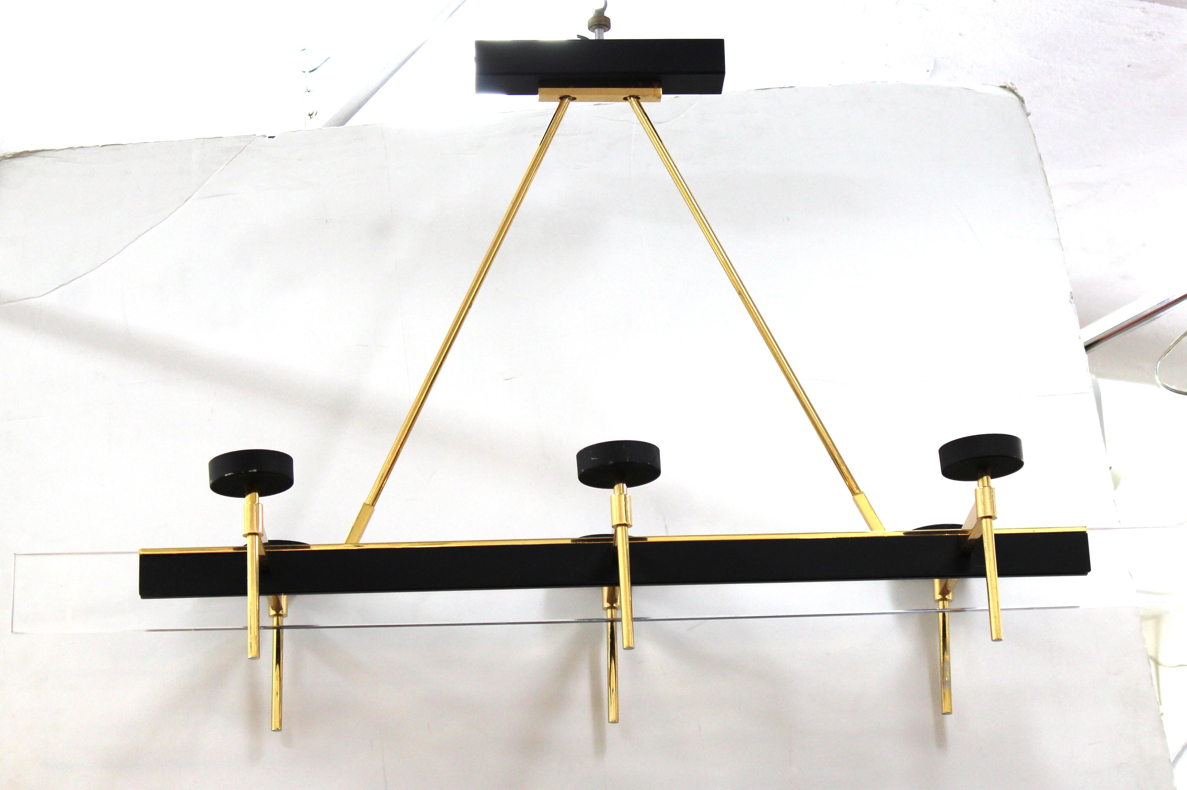 Italian Stilnovo style chandelier with six-light bases in brass and black metal structure. The piece is in great vintage condition.