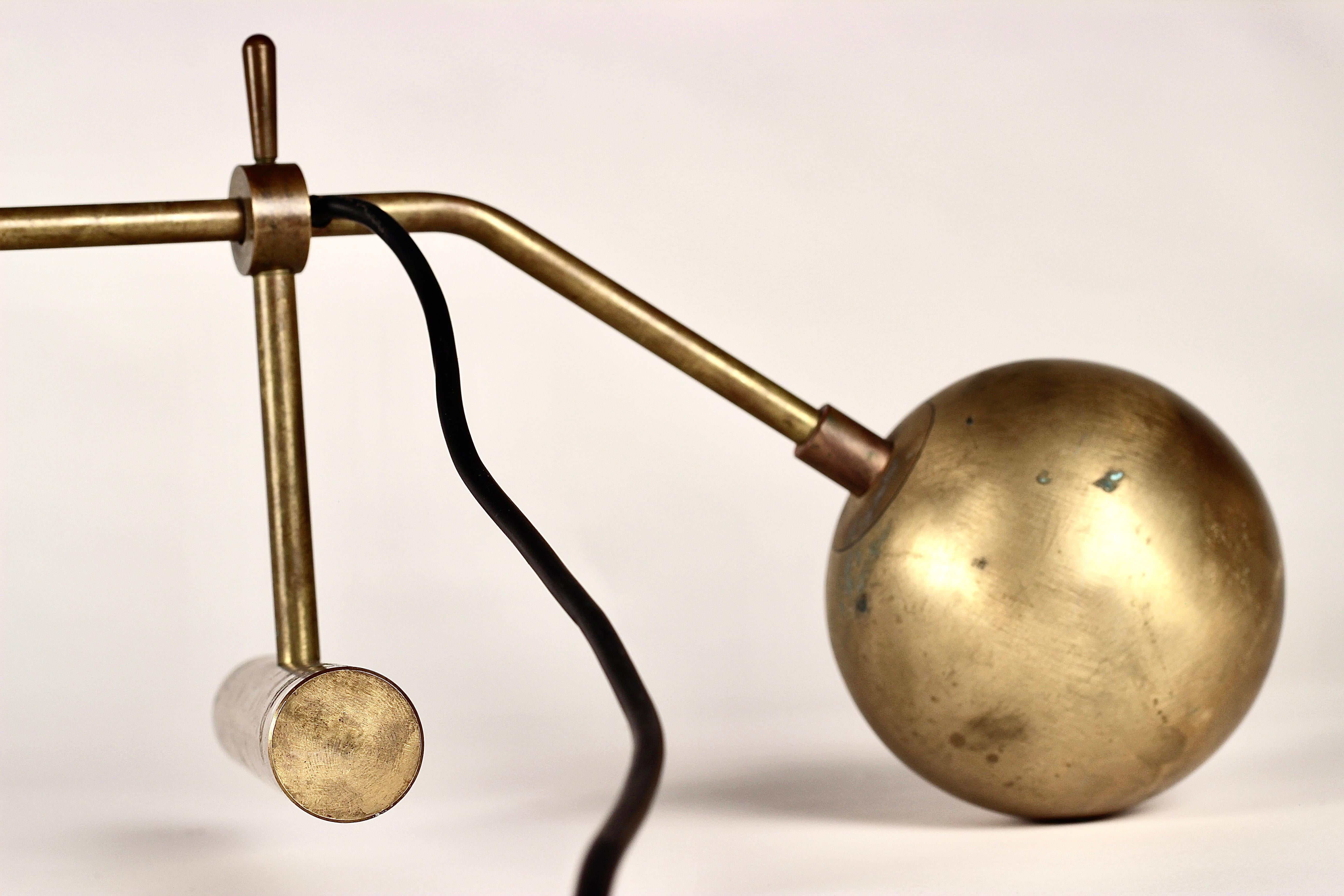 Lampe de bureau italienne à contrepoids de style Stilnovo, Ligurie, années 1950 en vente 5