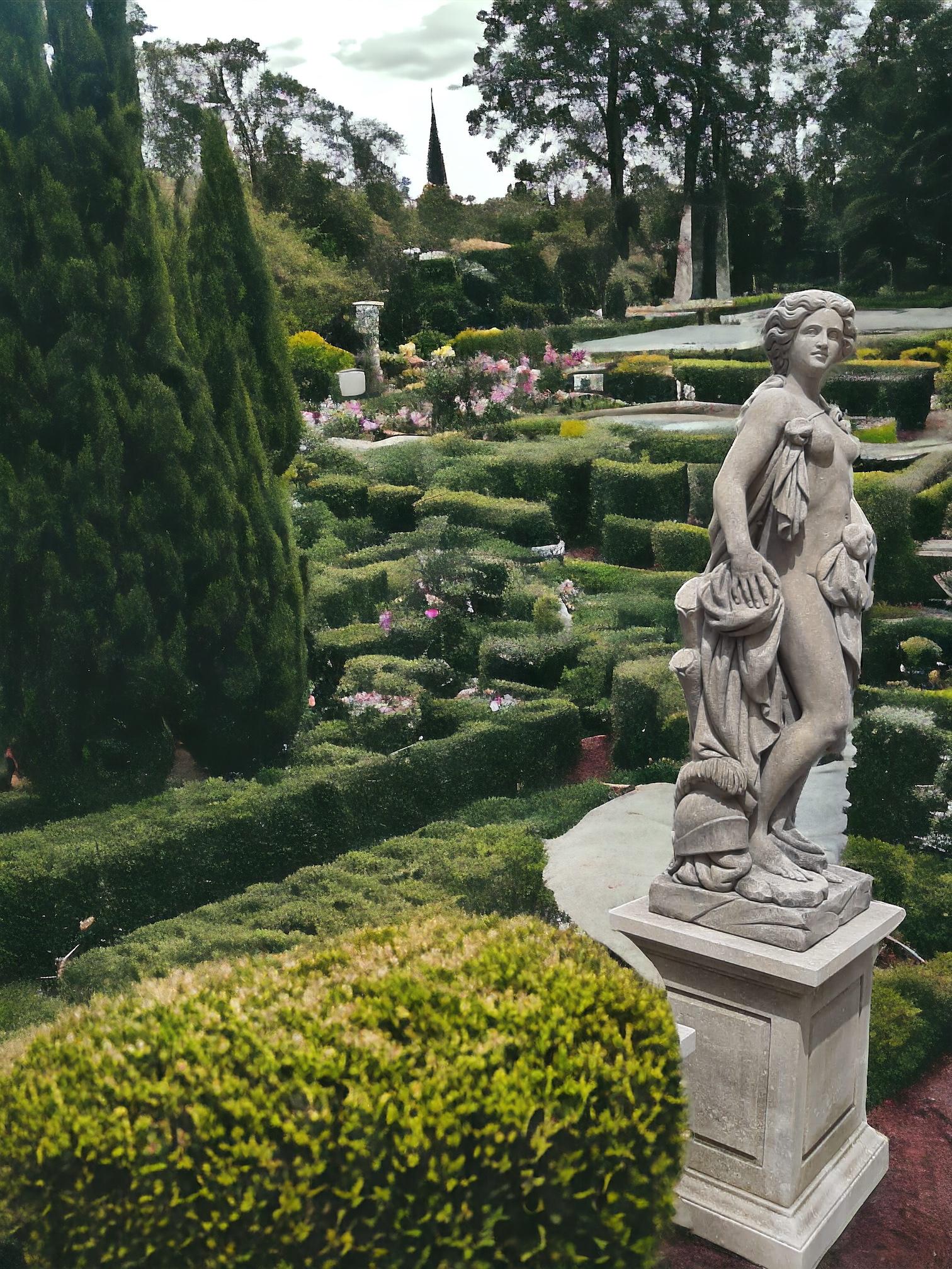 Néoclassique Sculpture de jardin italienne en pierre représentant Minerva, sujet mythologique romain en vente