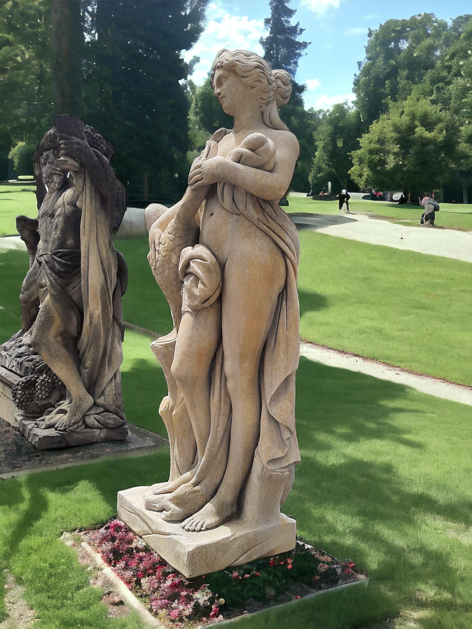Italienische Stein-Gartenskulptur eines römischen mythologischen Themas Minerva aus Stein (20. Jahrhundert) im Angebot