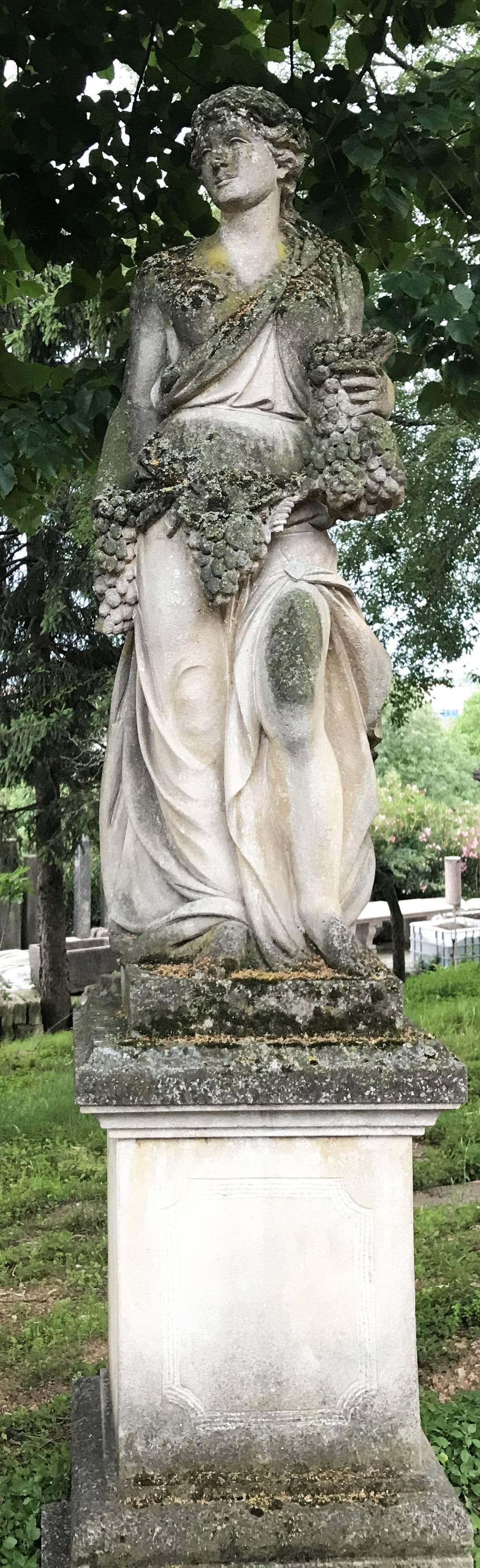 Monumental Italian Stone Garden Statues Representing the Four Seasons (Neoklassisch)