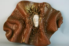 Scultura da parete in gres italiano in stile Deco