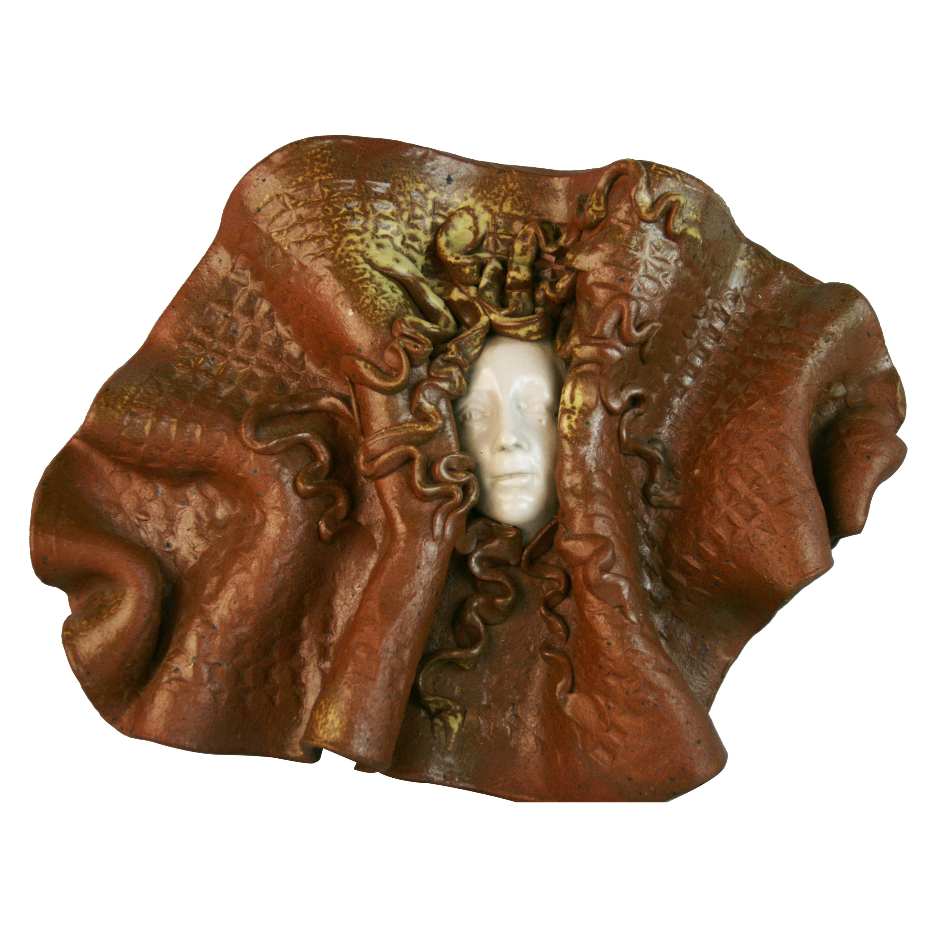 Sculpture murale figurative italienne en grès de style Art déco en vente