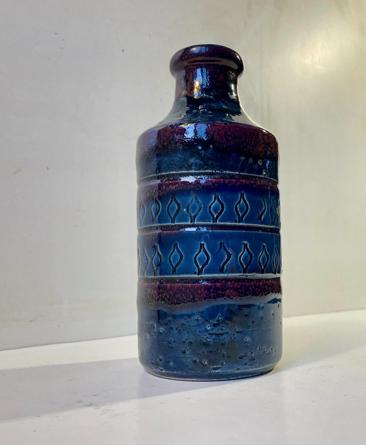 Mid-Century moderno Vaso in gres italiano con smalto blu e viola di Bitossi, anni '60 in vendita