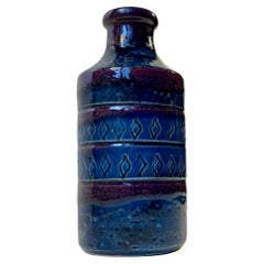 Jarrón italiano de gres con esmalte azul y morado de Bitossi, años 60