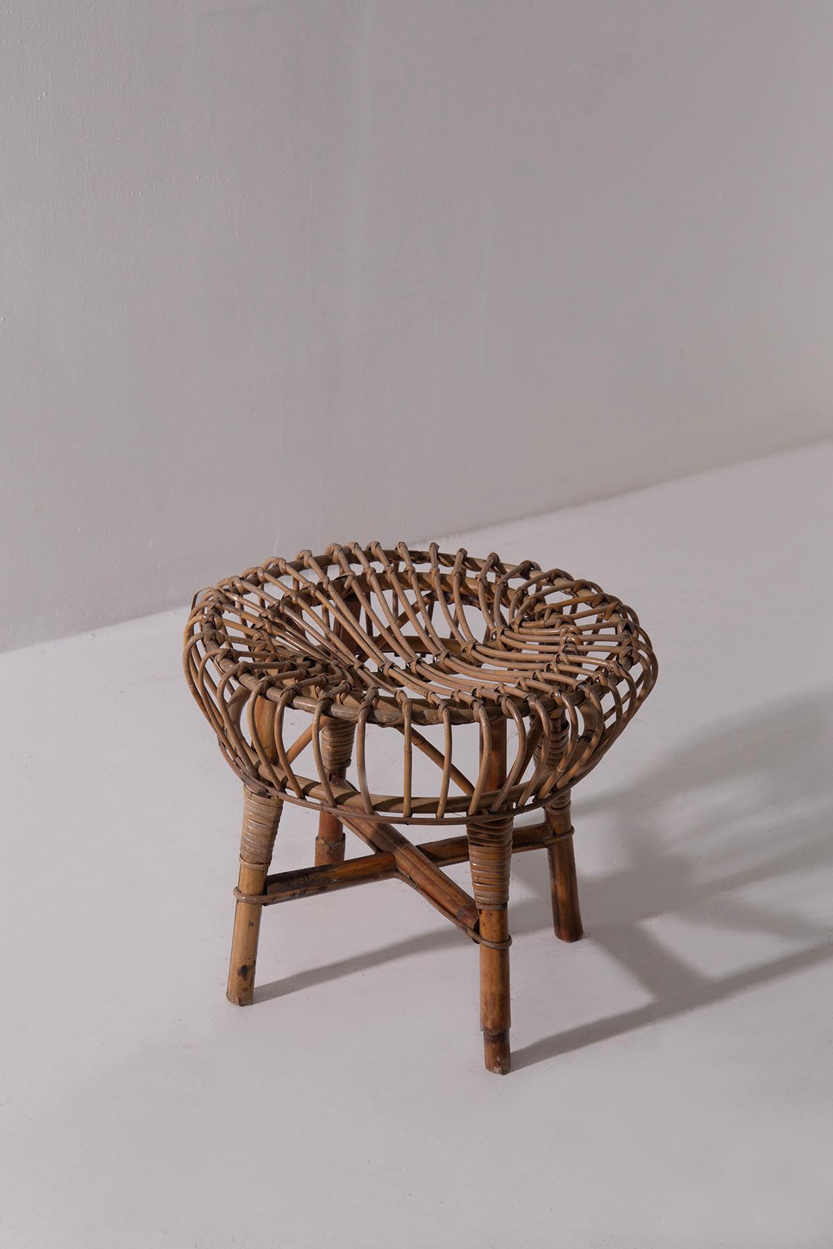 1960s Italian Wicker Stool Attributed to Franco Albini – Circular Bamboo and Rattan Craftsmanship
This charming Italian wicker stool from the 1960s is a beautiful example of mid-century craftsmanship, attributed to the renowned designer Franco