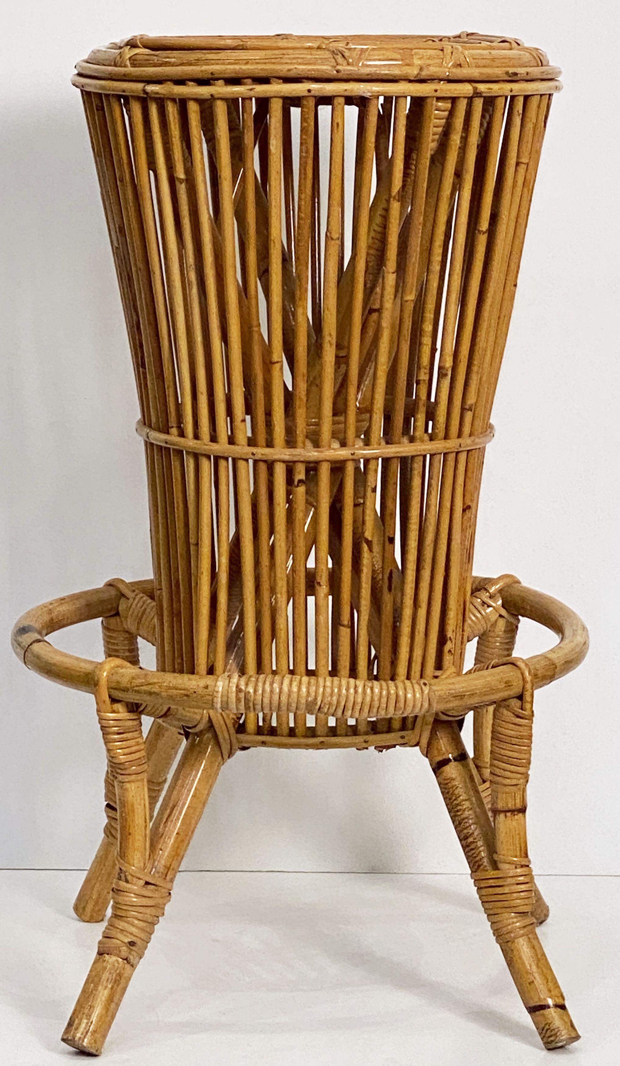Italian Stool of Rattan and Bamboo from the Mid-20th Century For Sale 7