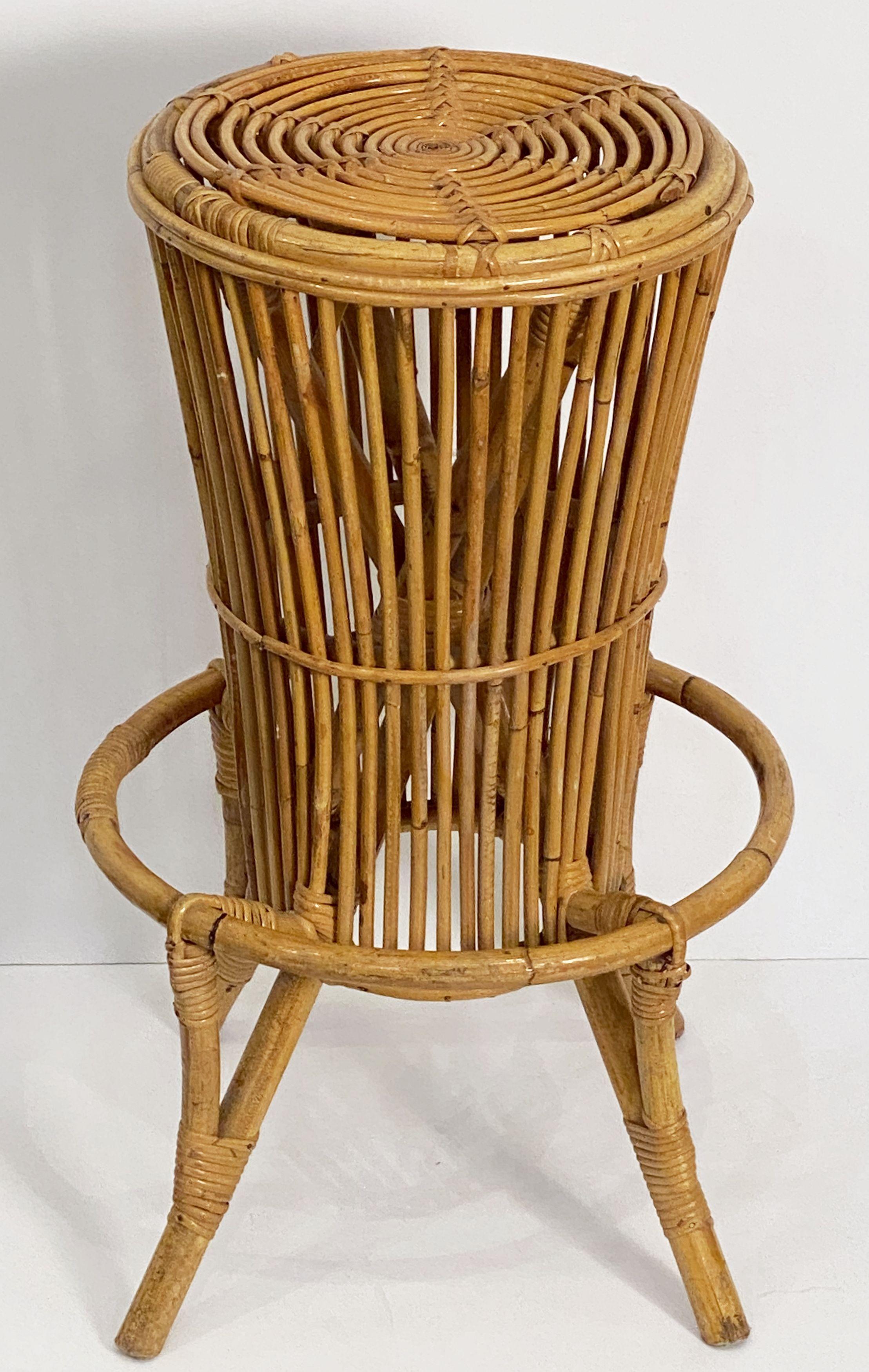 Italian Stool of Rattan and Bamboo from the Mid-20th Century For Sale 8