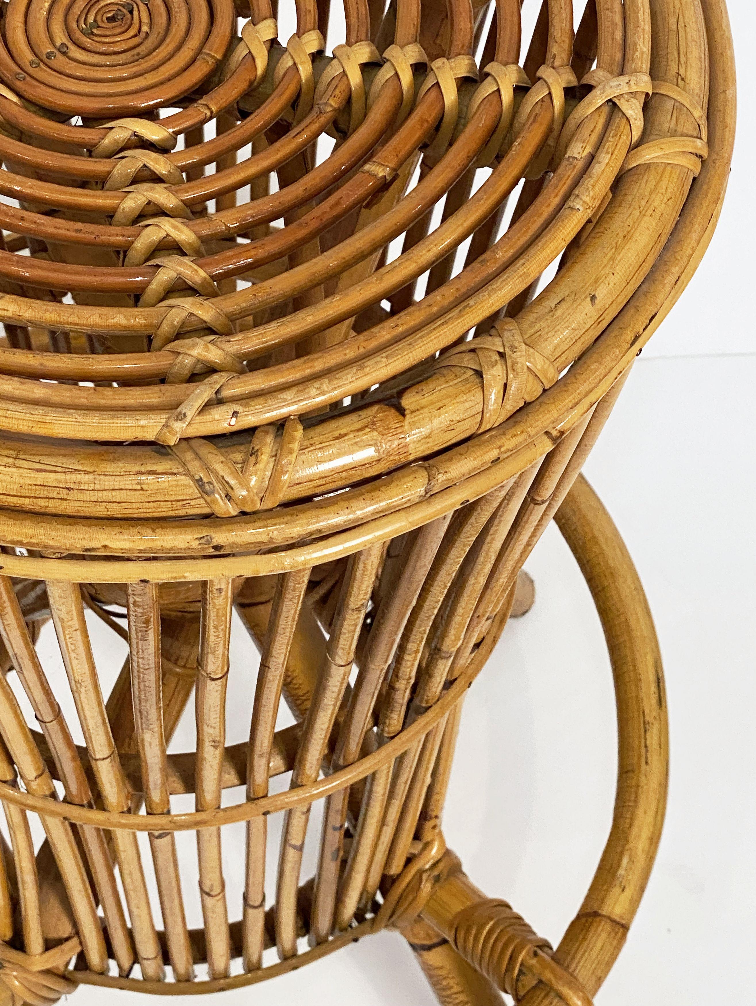 Italian Stool of Rattan and Bamboo from the Mid-20th Century For Sale 9