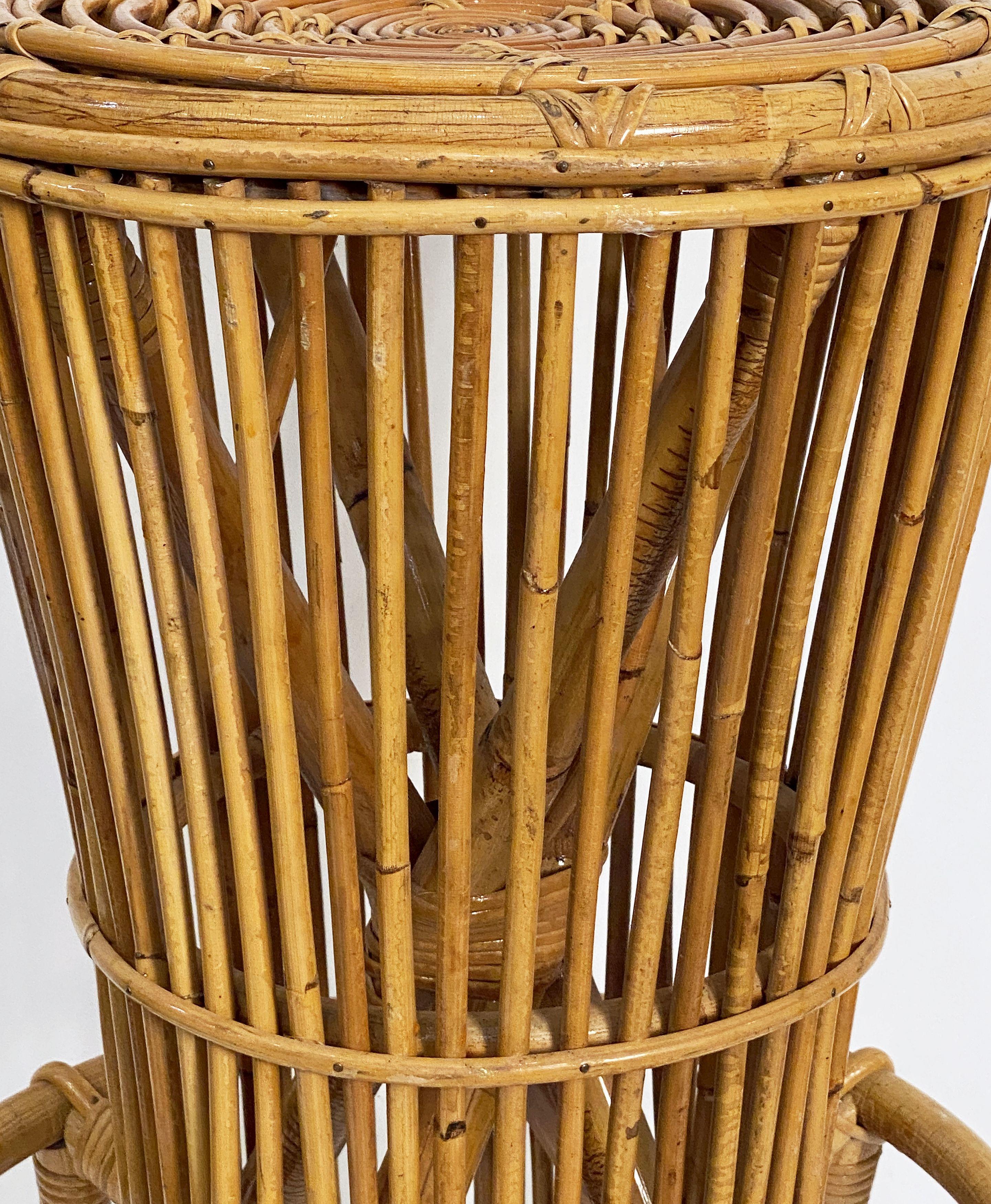 Tabouret italien en rotin et bambou du milieu du 20ème siècle en vente 9