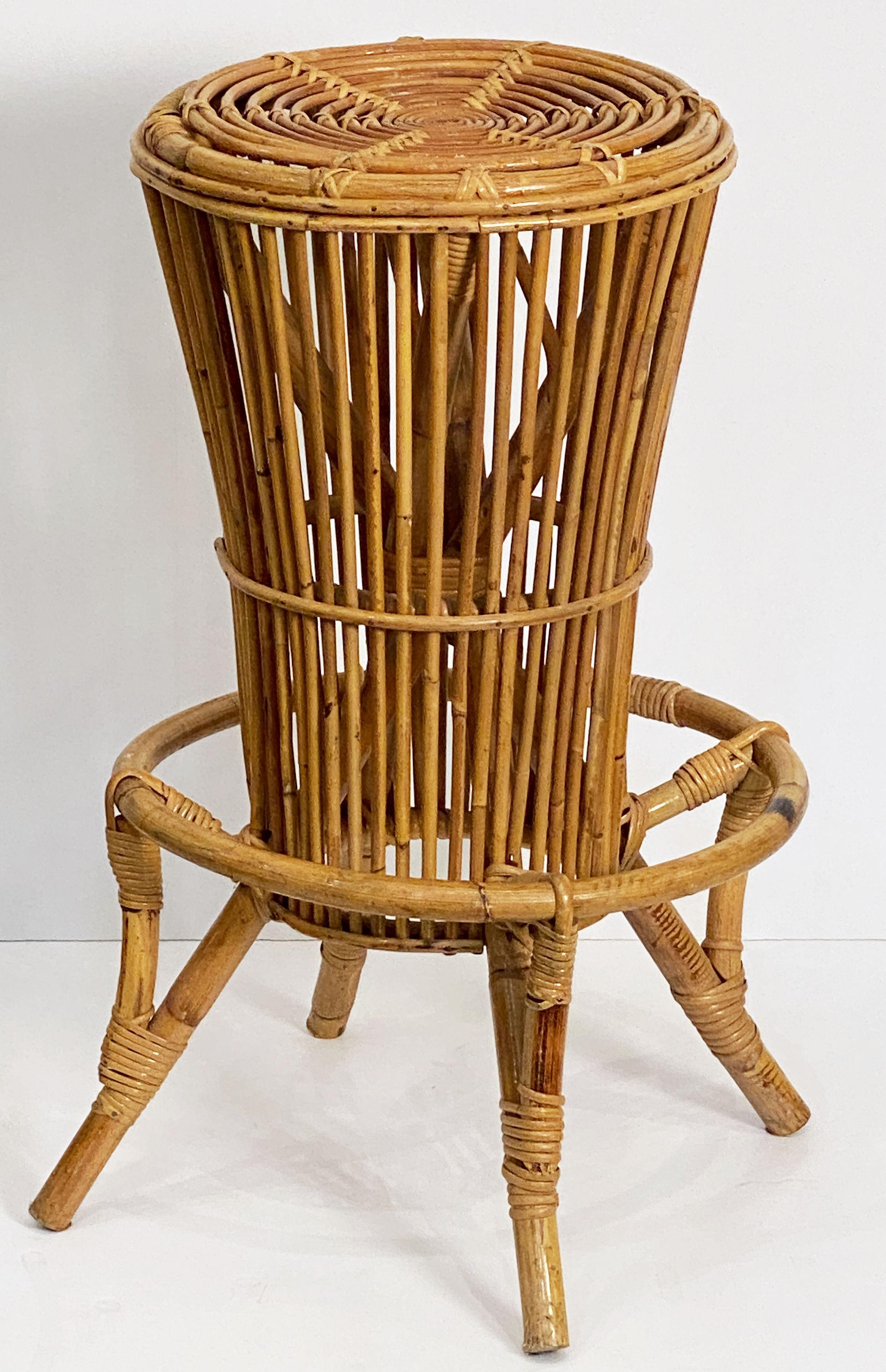 Italian Stool of Rattan and Bamboo from the Mid-20th Century For Sale 12