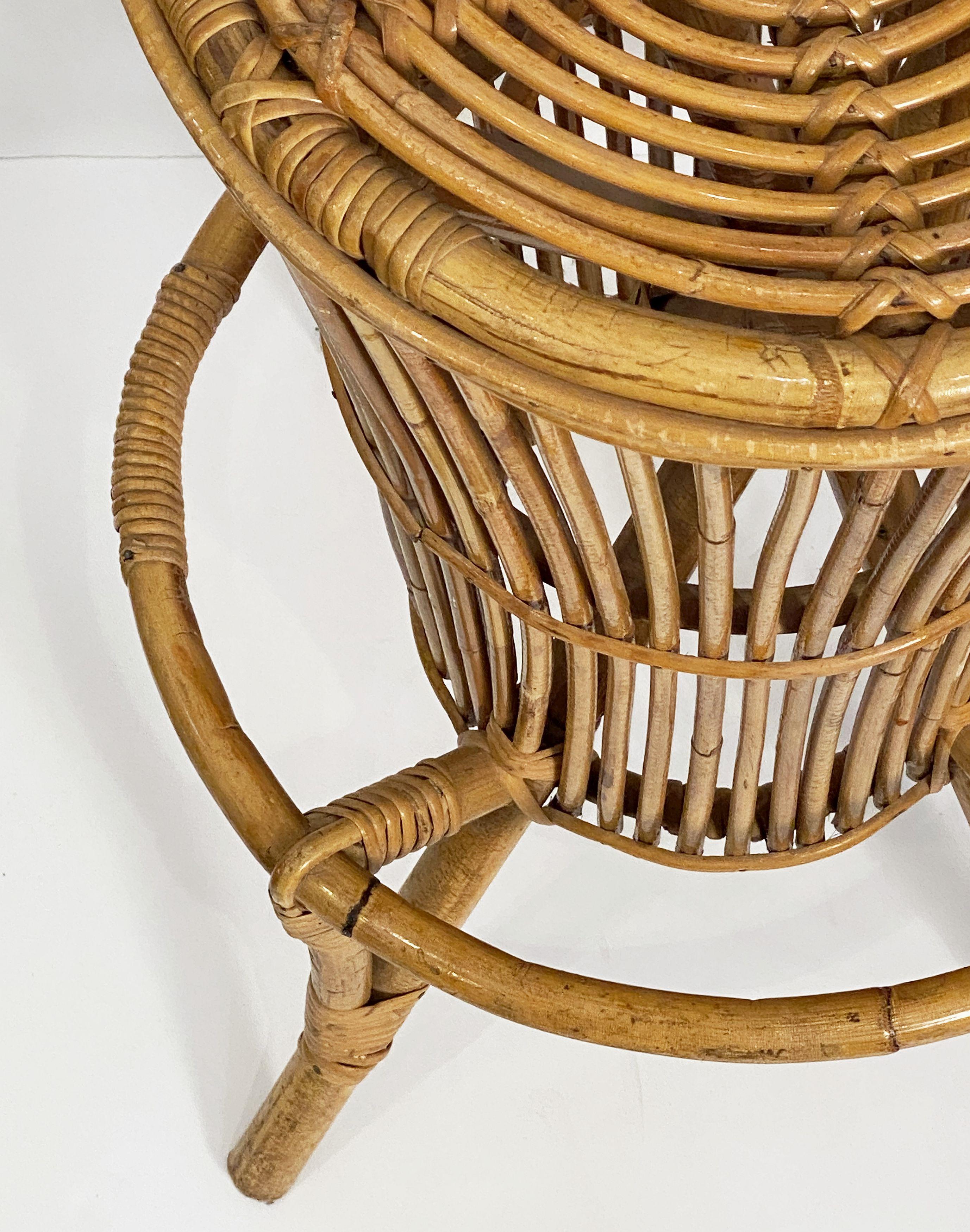 Italian Stool of Rattan and Bamboo from the Mid-20th Century For Sale 12