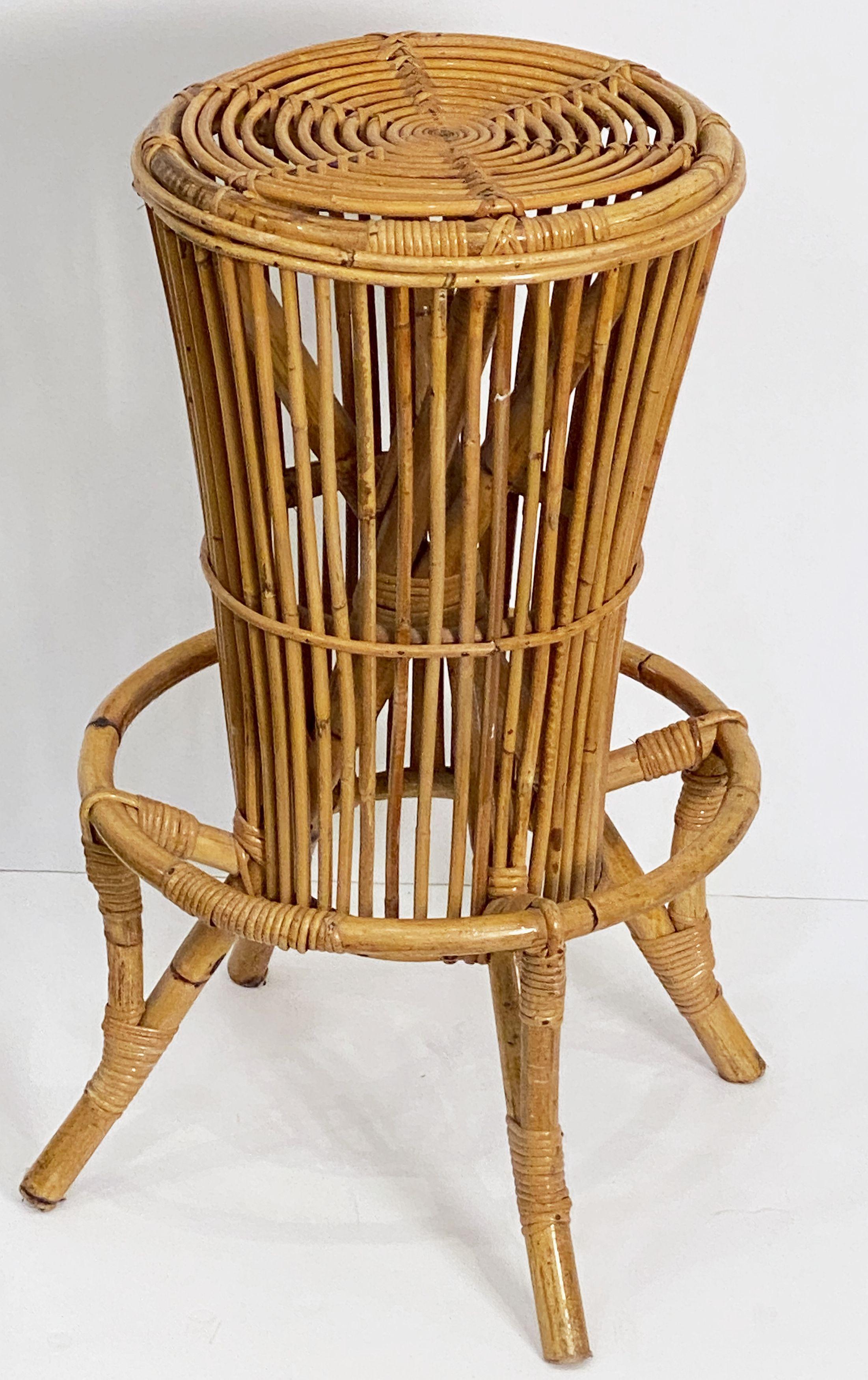 Italian Stool of Rattan and Bamboo from the Mid-20th Century For Sale 15