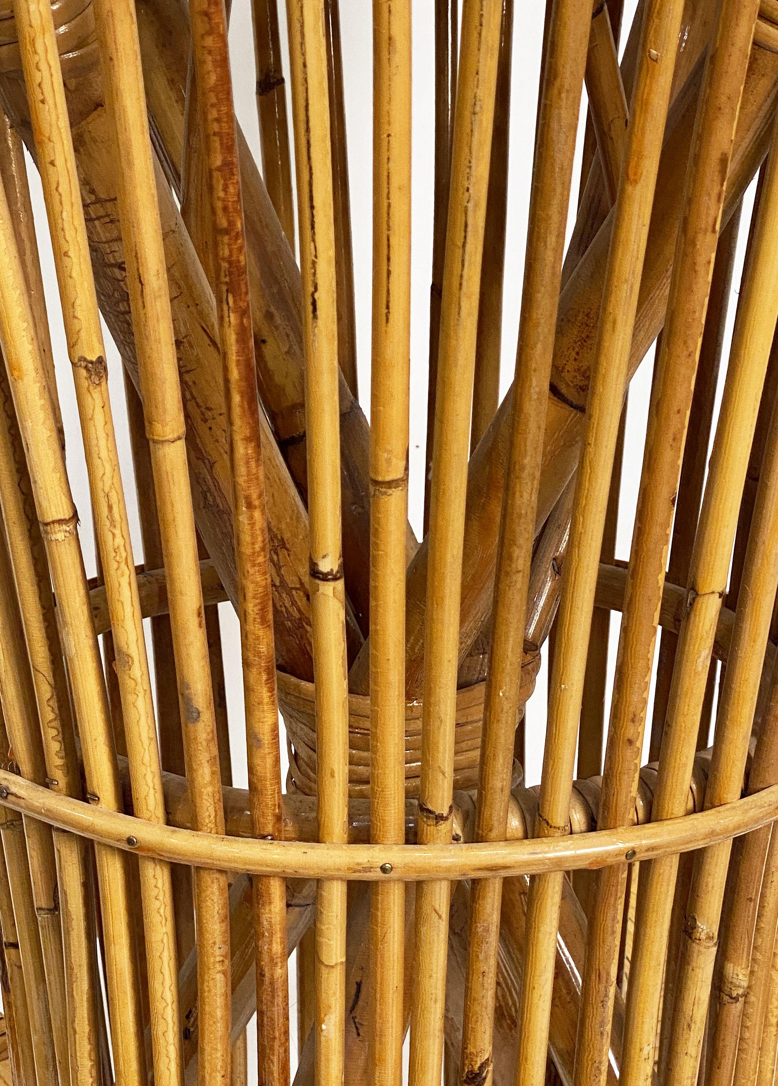 Tabouret italien en rotin et bambou du milieu du 20ème siècle en vente 2