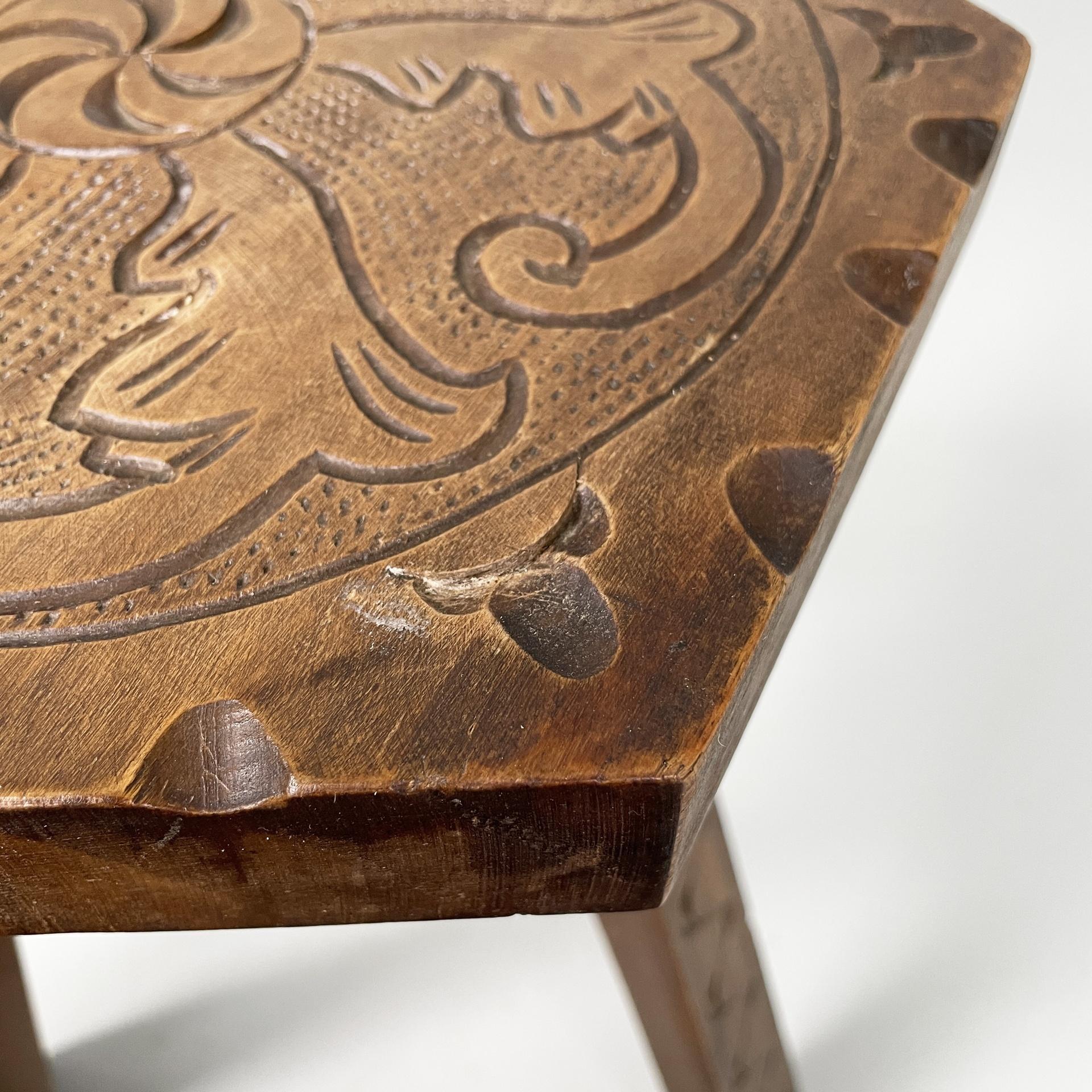 Italian stool with carved decorations in wood, 1970s in vendita 3
