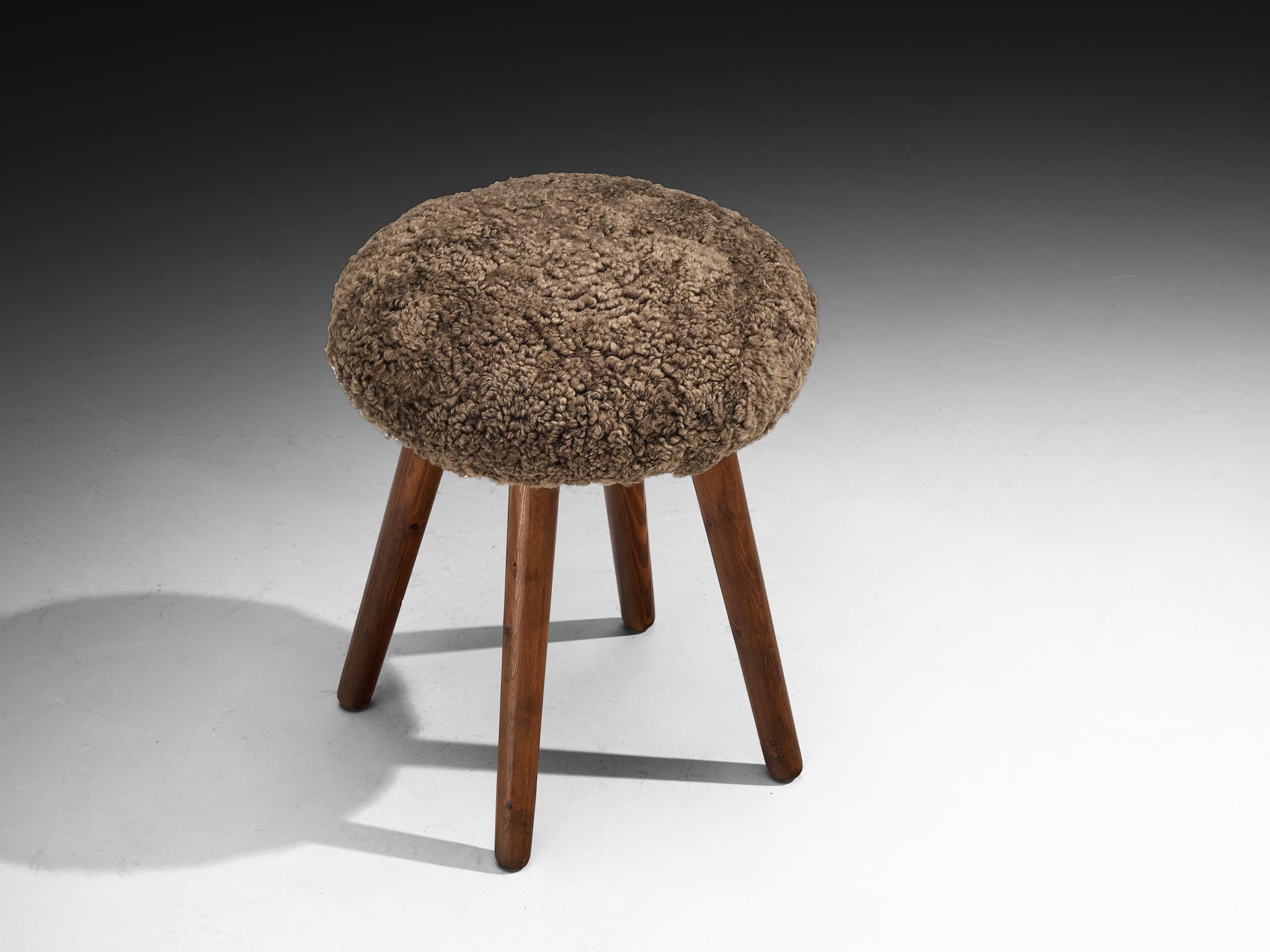 Italian Stools or Side Tables in Solid Pine and Sheepskin In Good Condition For Sale In Waalwijk, NL