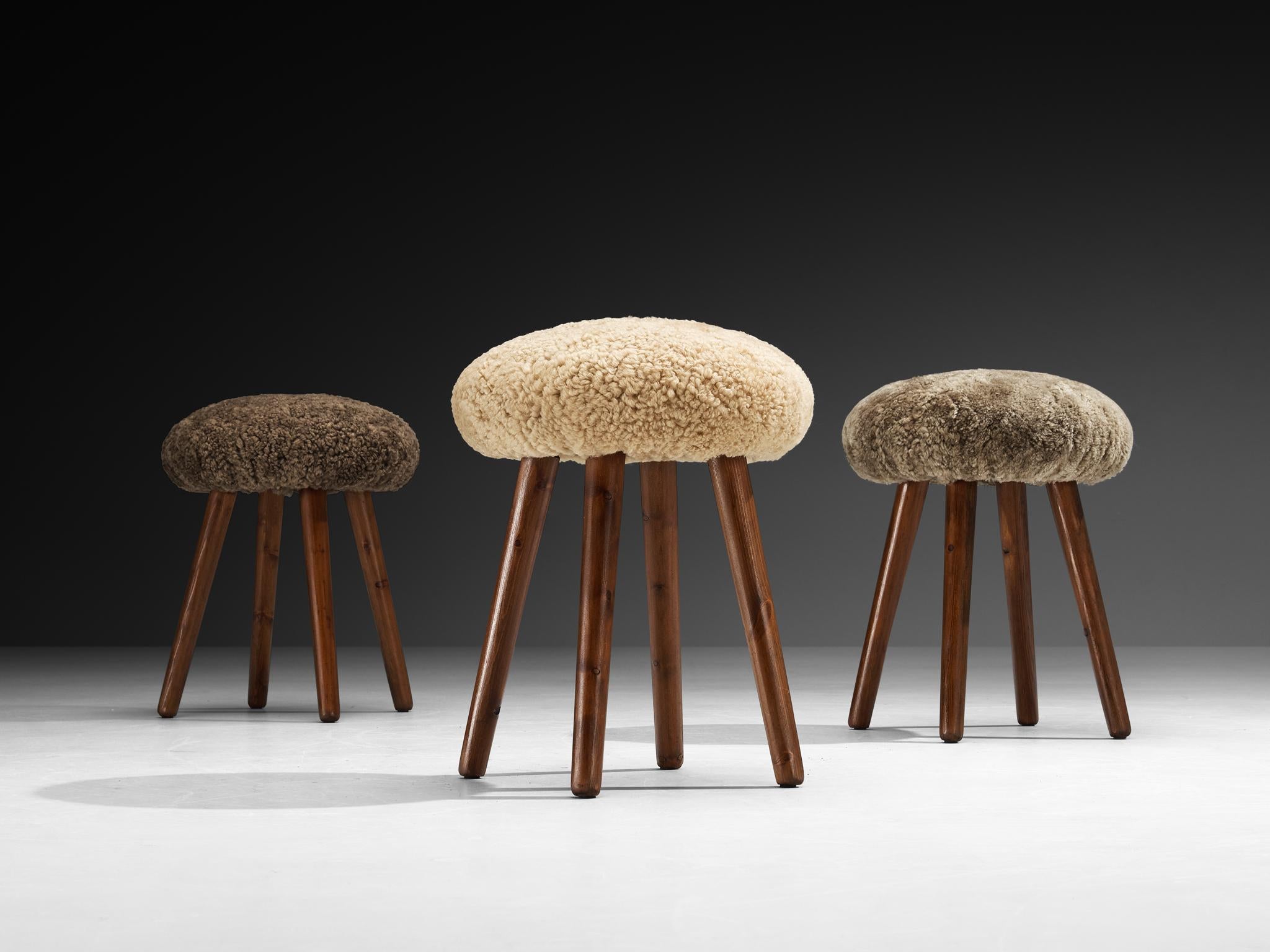 Italian Stools or Side Tables in Solid Pine and Sheepskin In Good Condition For Sale In Waalwijk, NL
