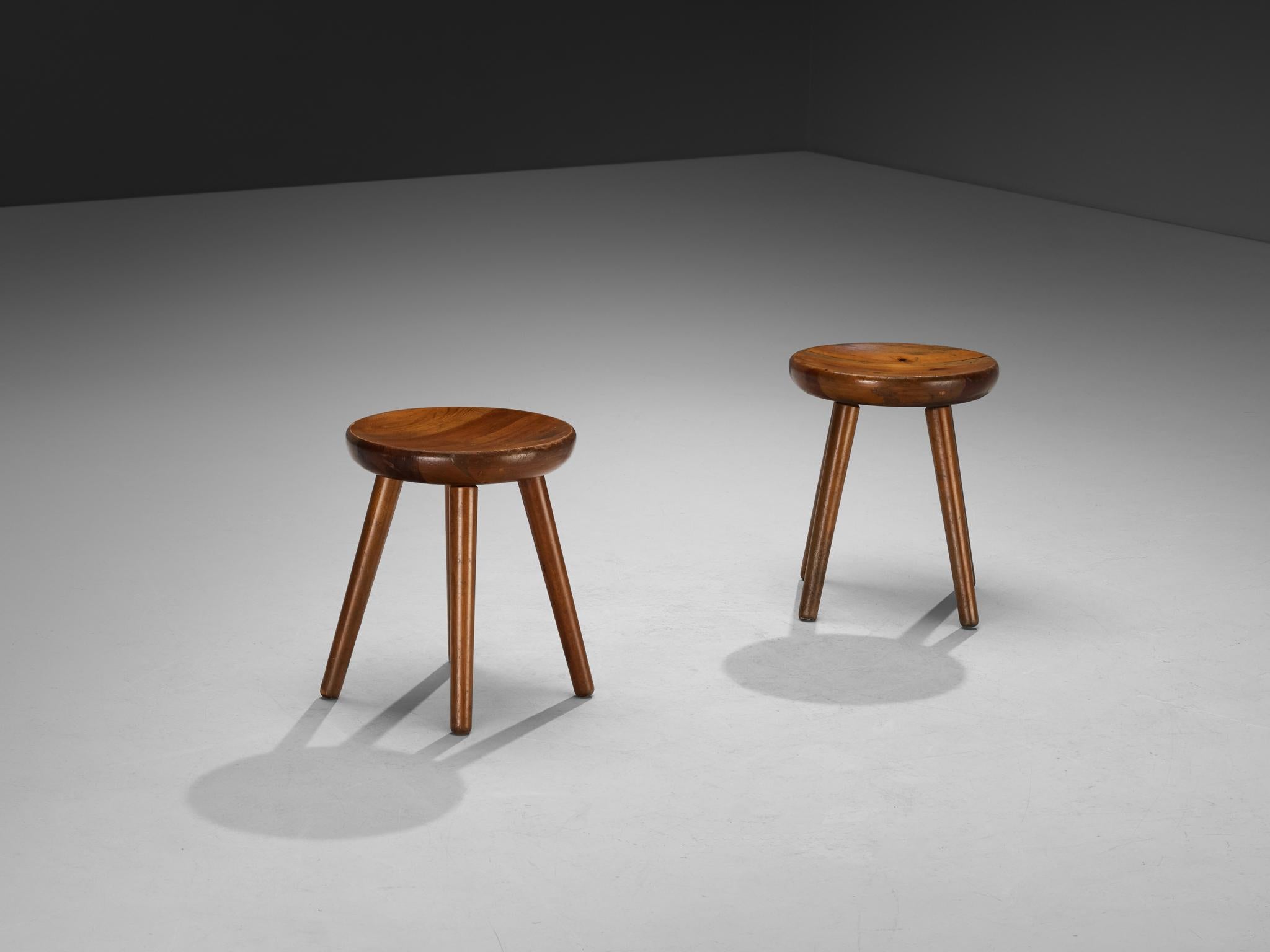 Tabourets ou tables d'appoint italiens en pin massif Bon état - En vente à Waalwijk, NL