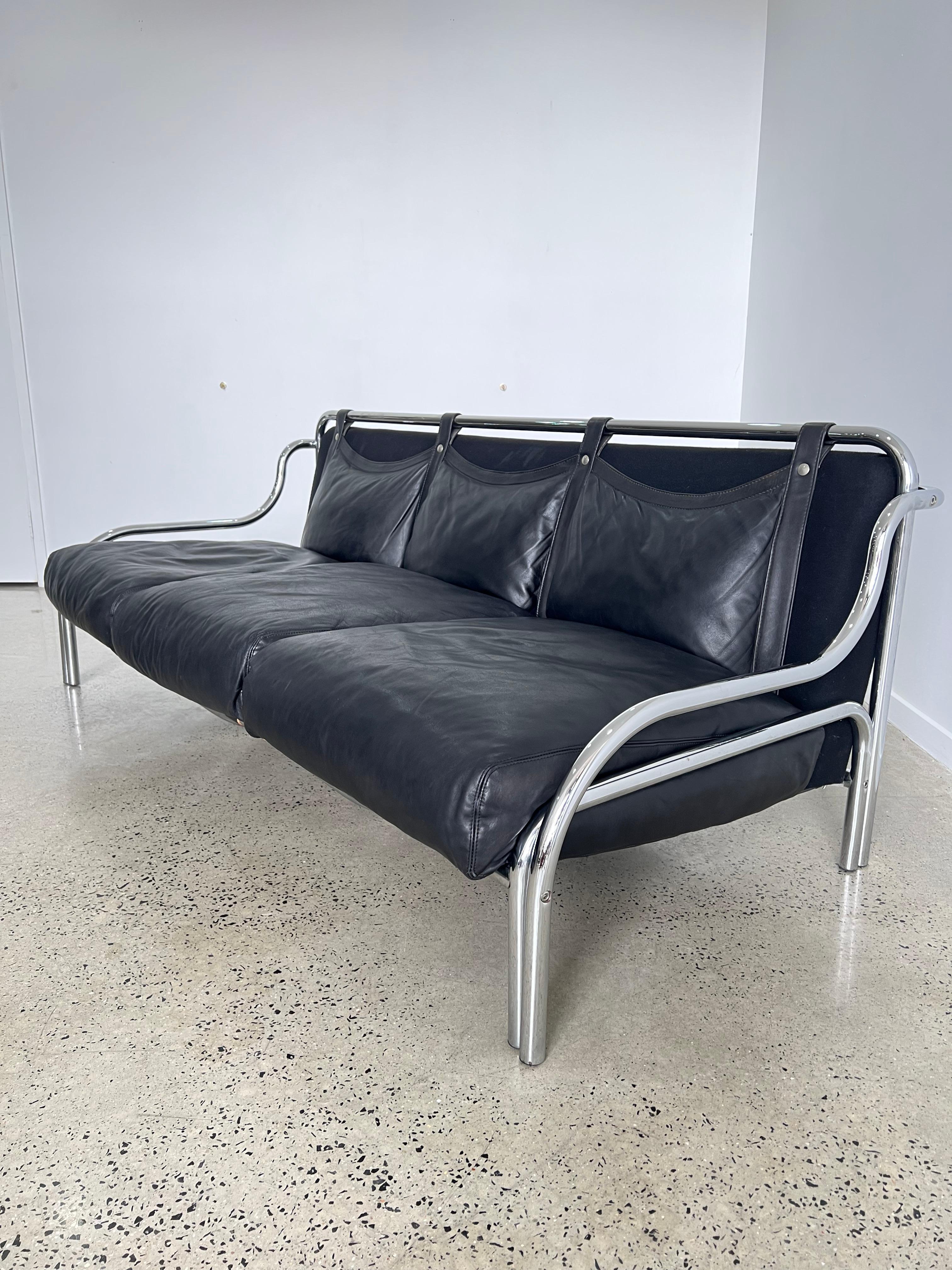 Mid-Century Modern Italian “Stringa” Chrome and Leather Sofa by Gae Aulenti for Poltronova, 1969 For Sale
