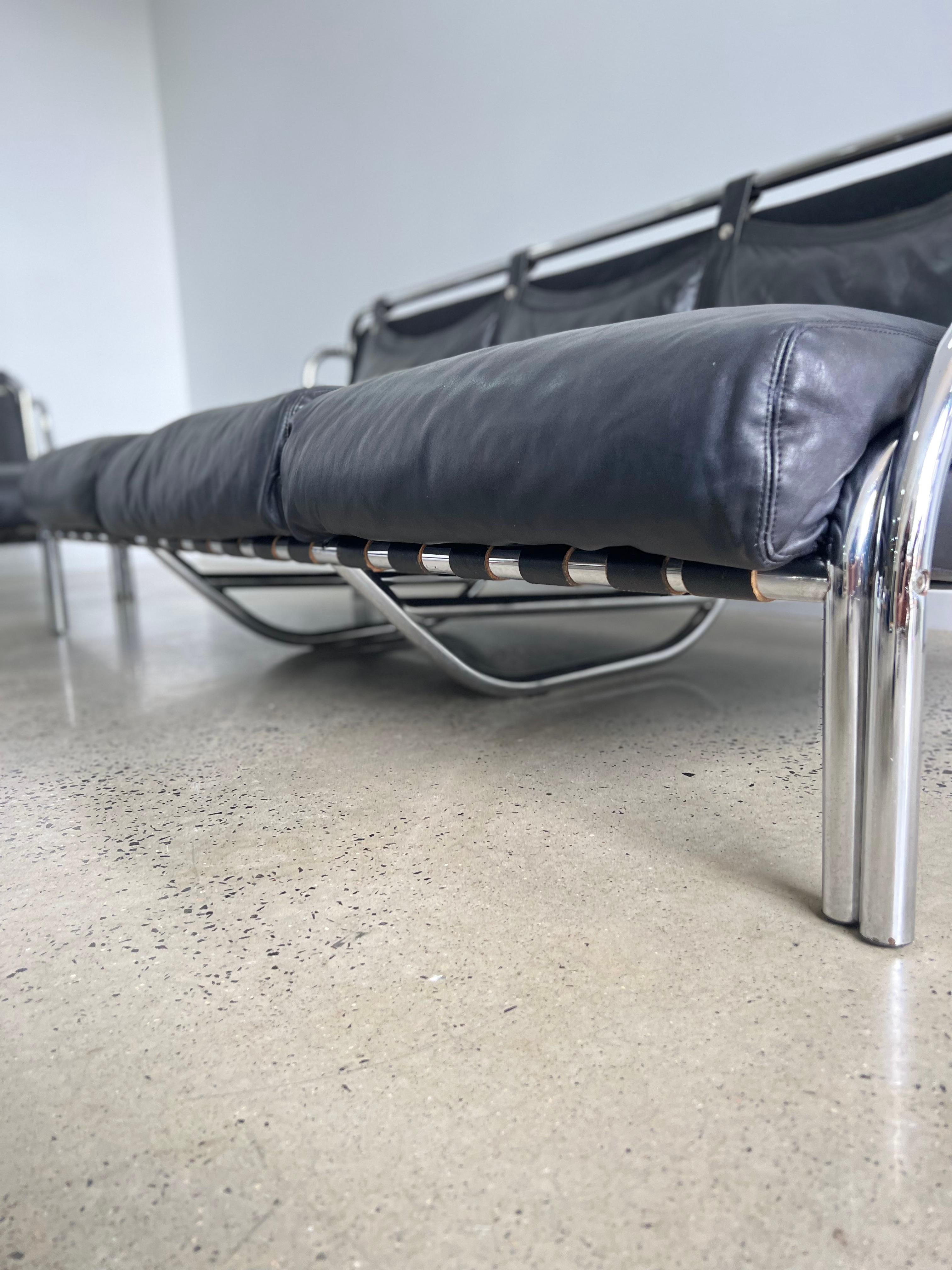 Italian “Stringa” Chrome and Leather Sofa by Gae Aulenti for Poltronova, 1969 In Good Condition For Sale In Byron Bay, NSW