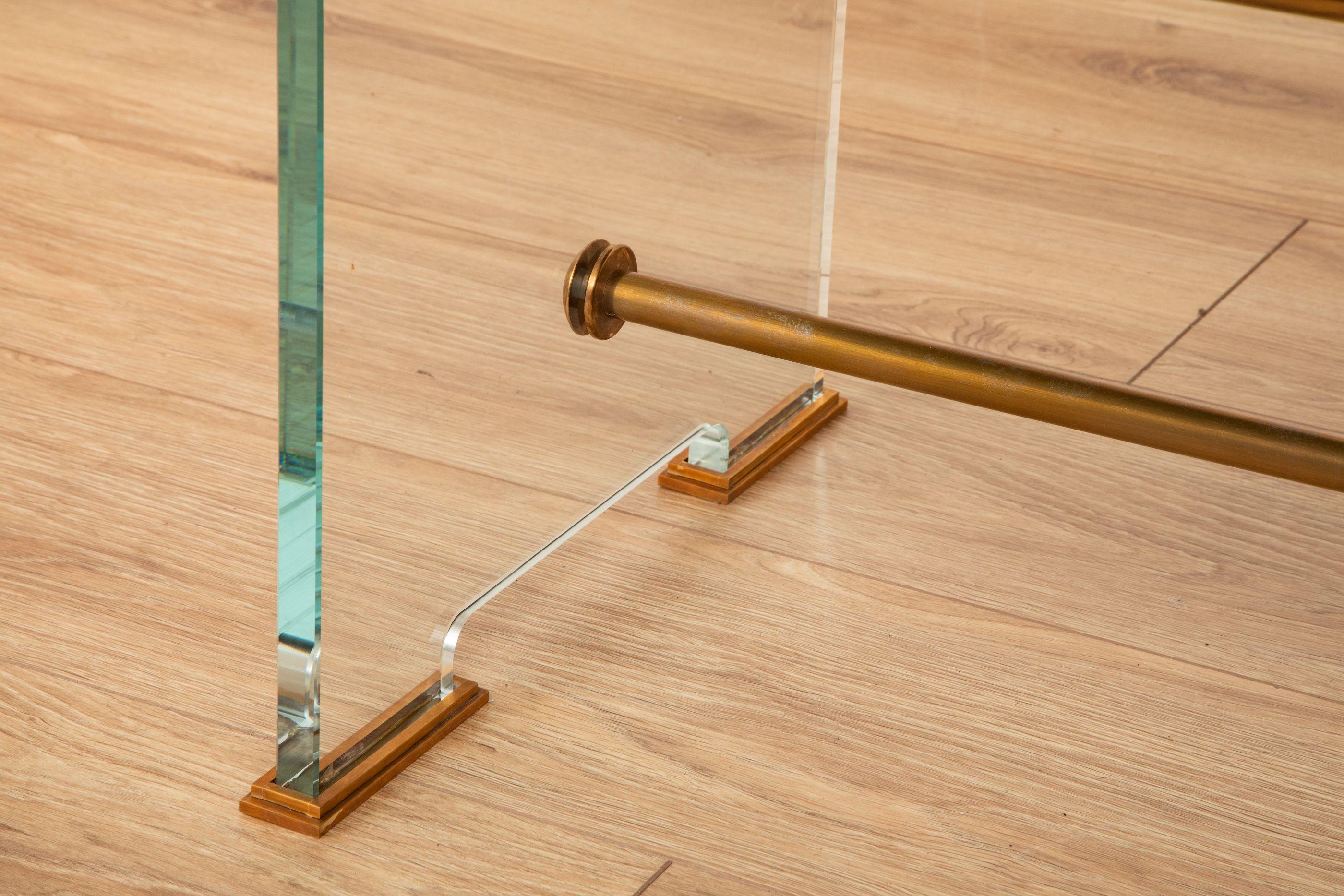 Mid-Century moderno Panchina in vetro e ottone dello Studio A italiano, in stock in vendita