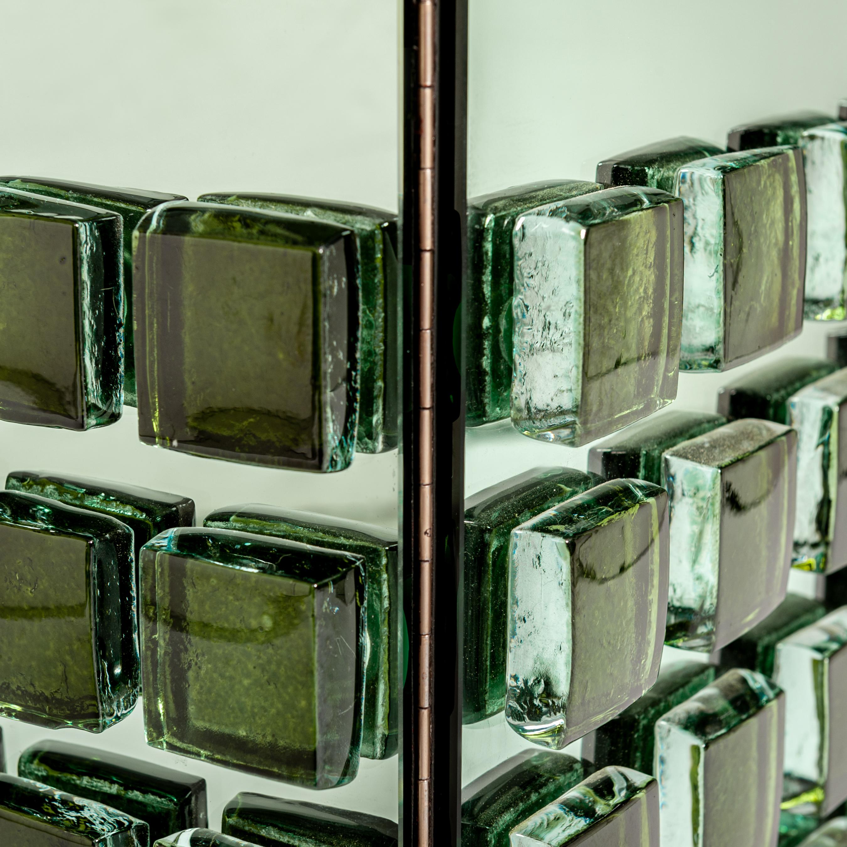 Italian Studio Made Mirrored Emerald Green Cabinet Hand Cast Opal Glass Stones In New Condition For Sale In Salzburg, AT