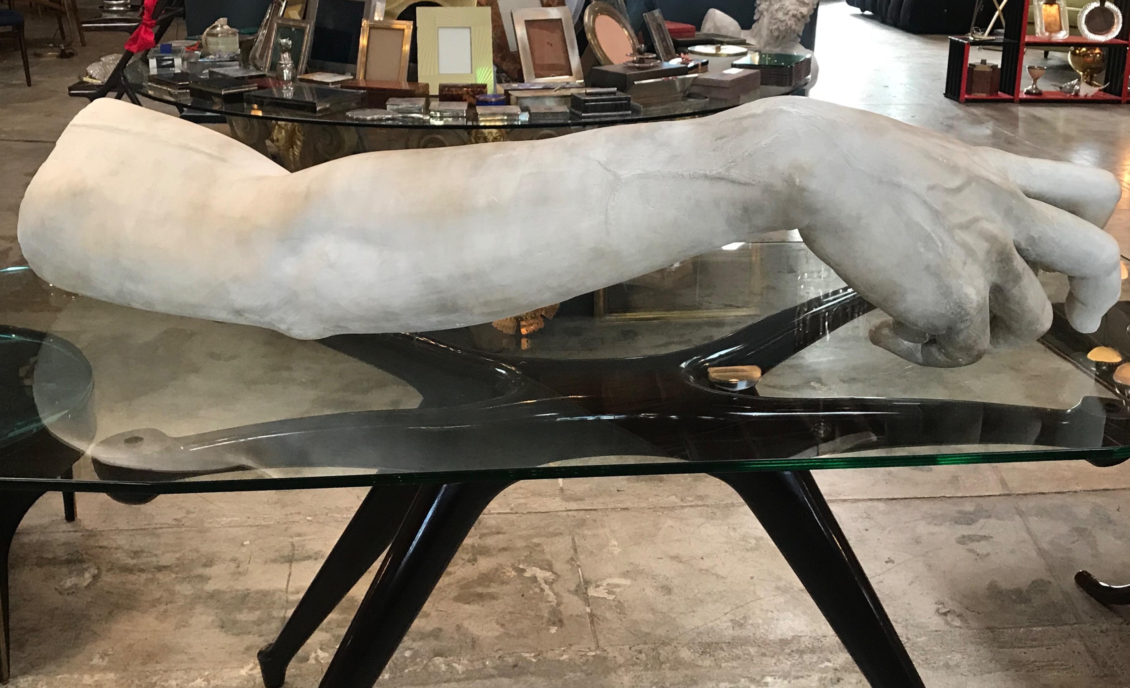 Gesso statue of the arm of Michelangelo's David. Scale 1:1
Crafted from an Art School in Rome, Italy, circa 1970s.