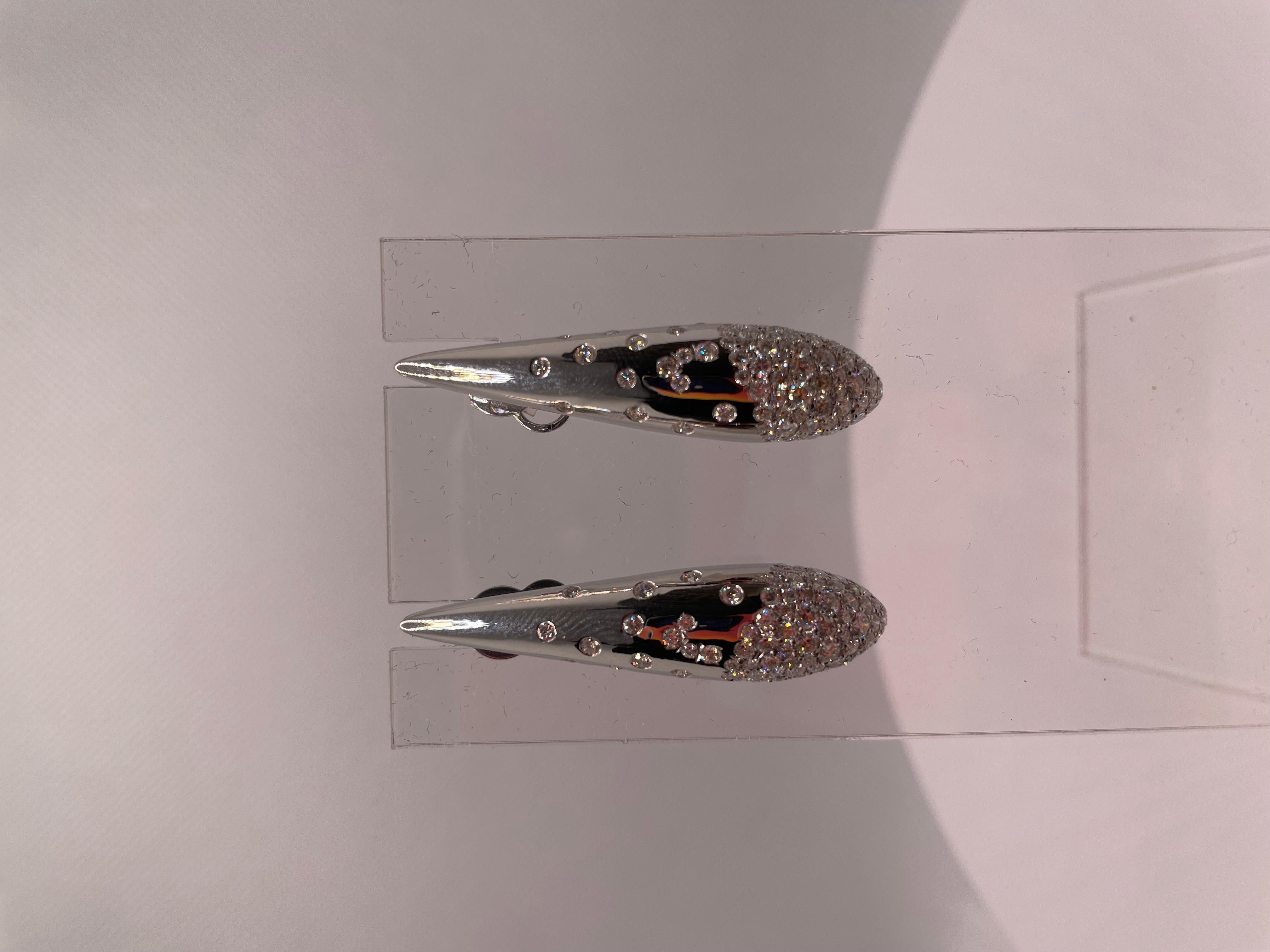 Boucles d'oreilles de style italien en or blanc 18K avec diamants en vente 2
