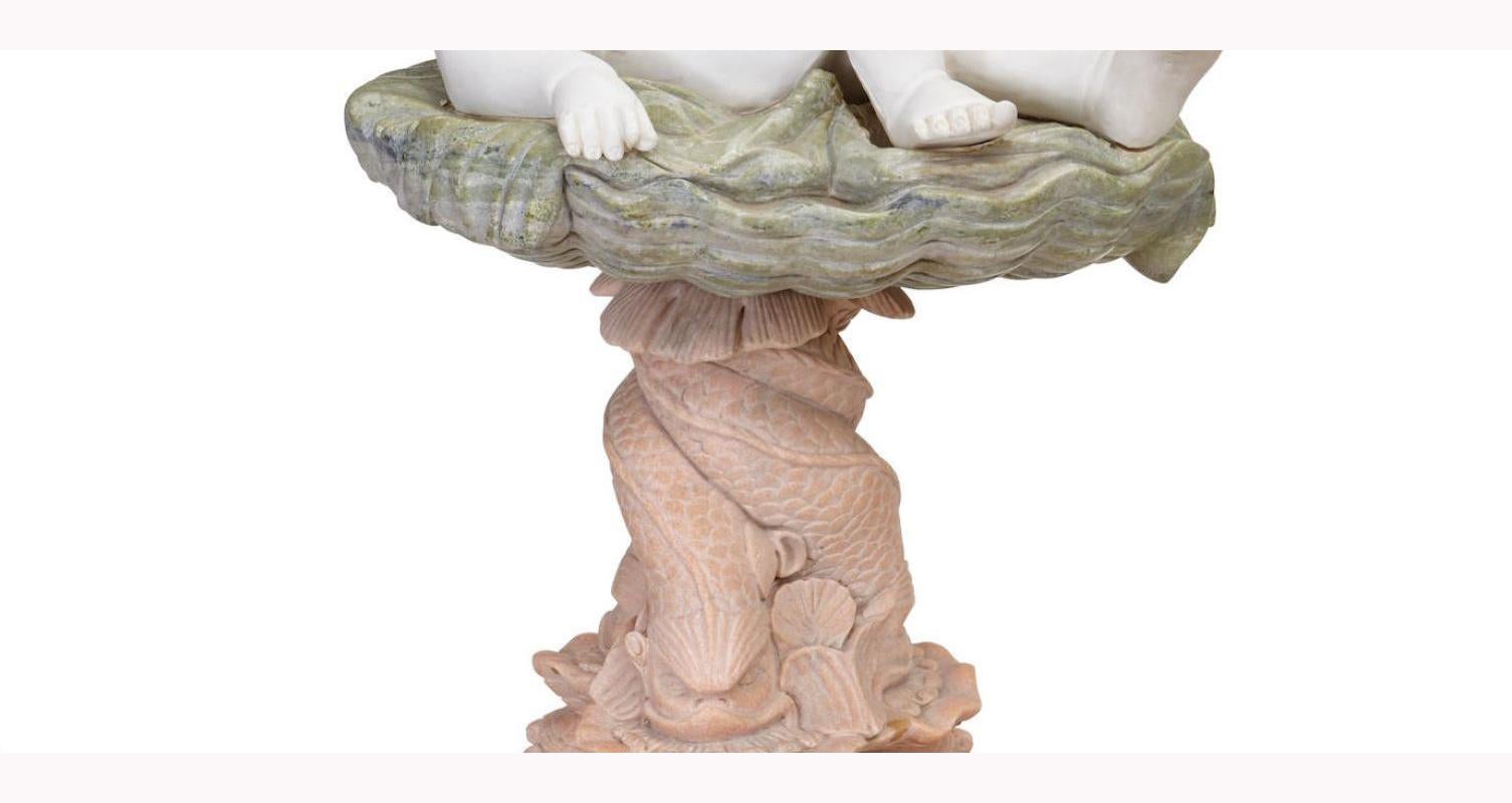 Marbre Statue en marbre sculptée à plusieurs niveaux de style italien en vente