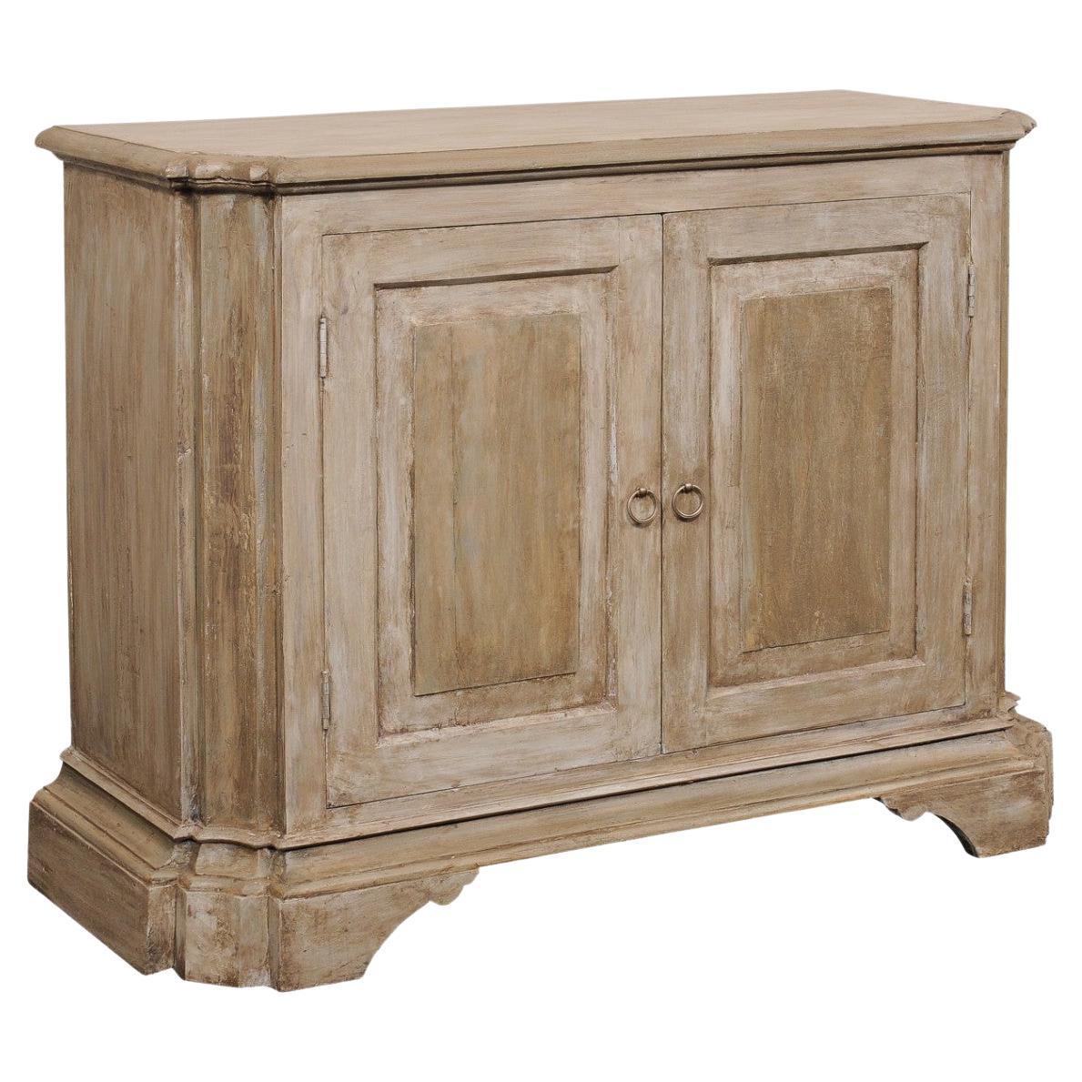 Credenza in legno intagliato in stile italiano con finitura personalizzata
