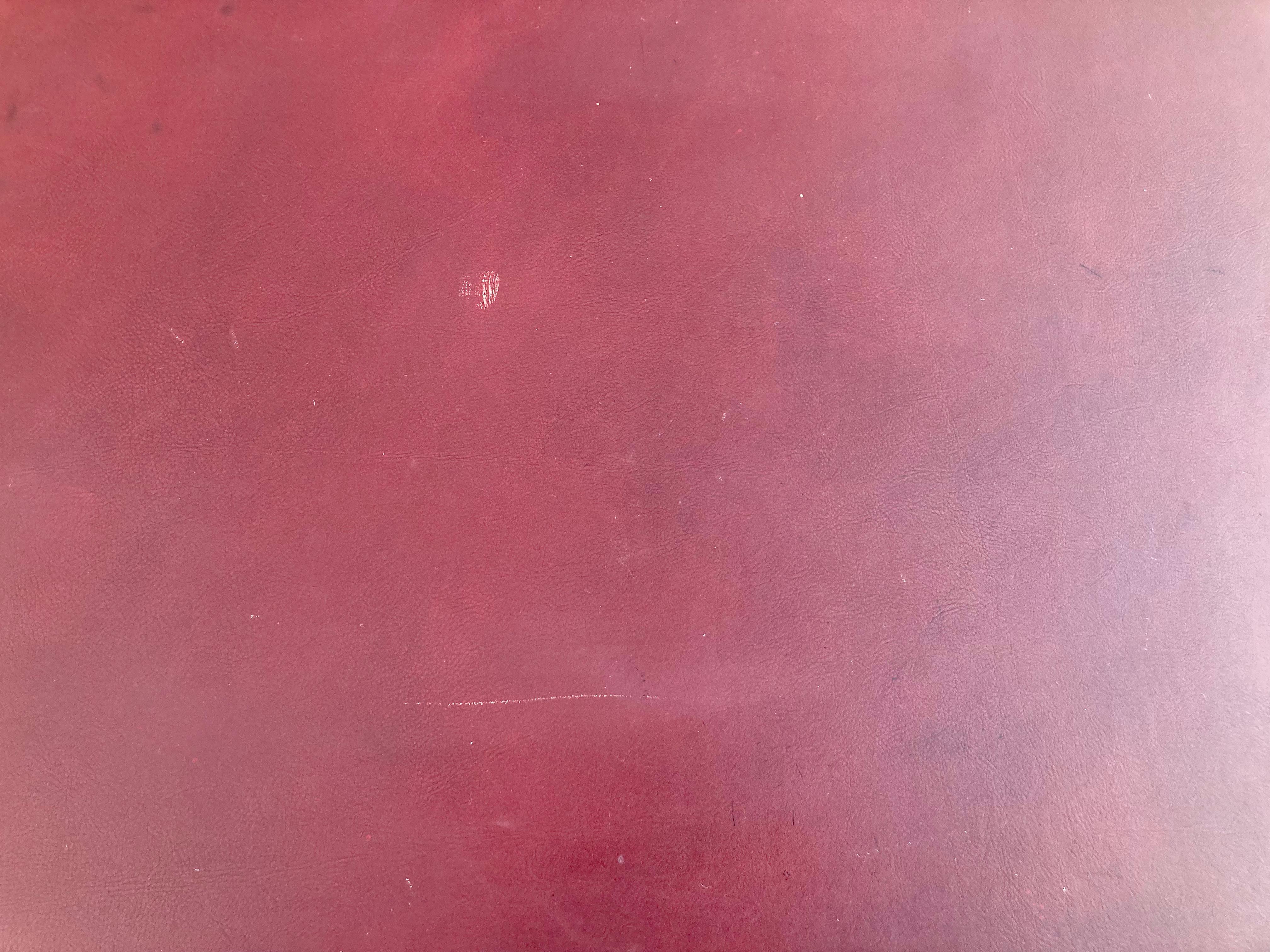 Escritorio Tallado Estilo Italiano Con Tapa De Cuero Rojo en venta 4