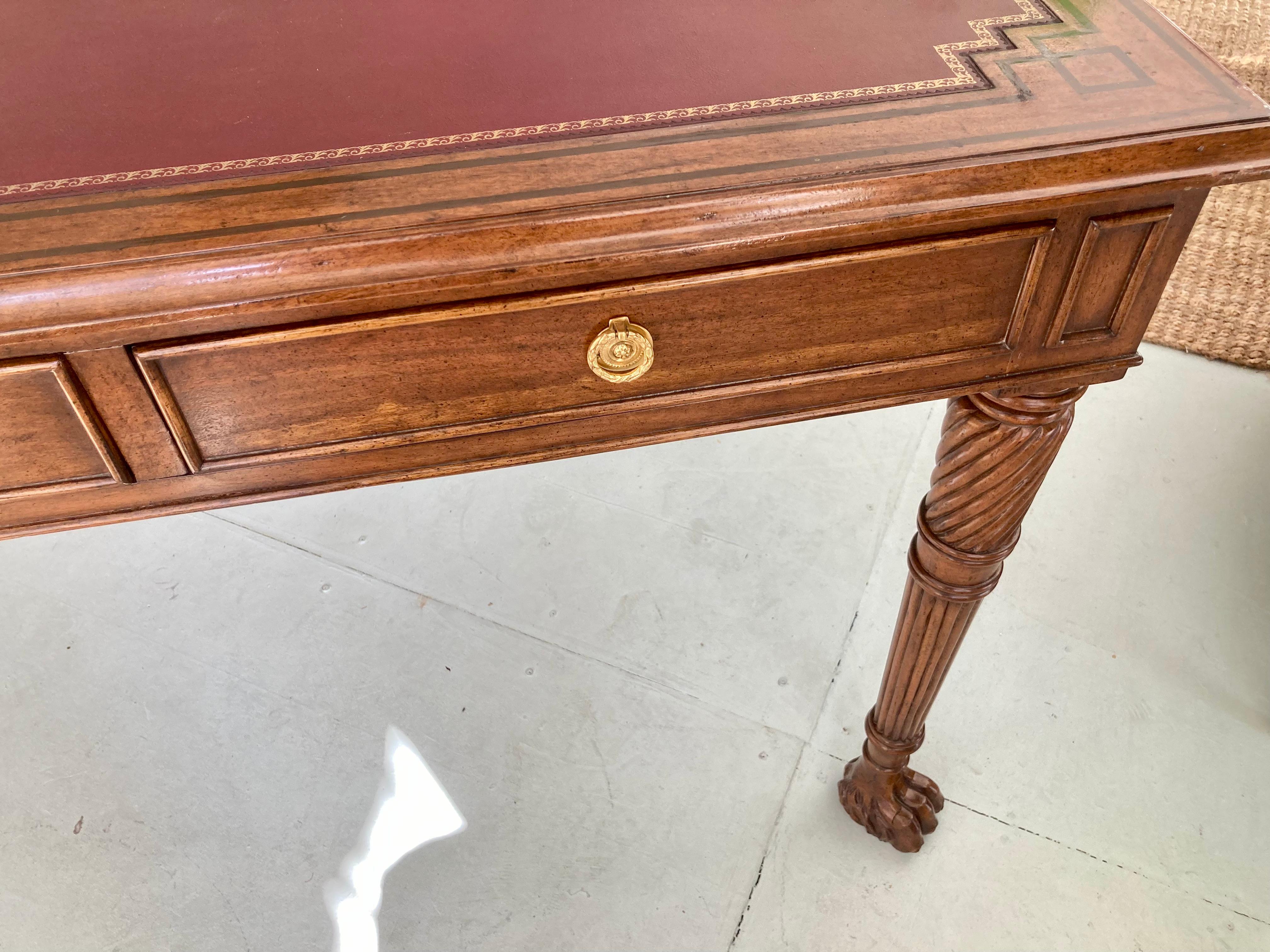 Escritorio Tallado Estilo Italiano Con Tapa De Cuero Rojo en venta 7