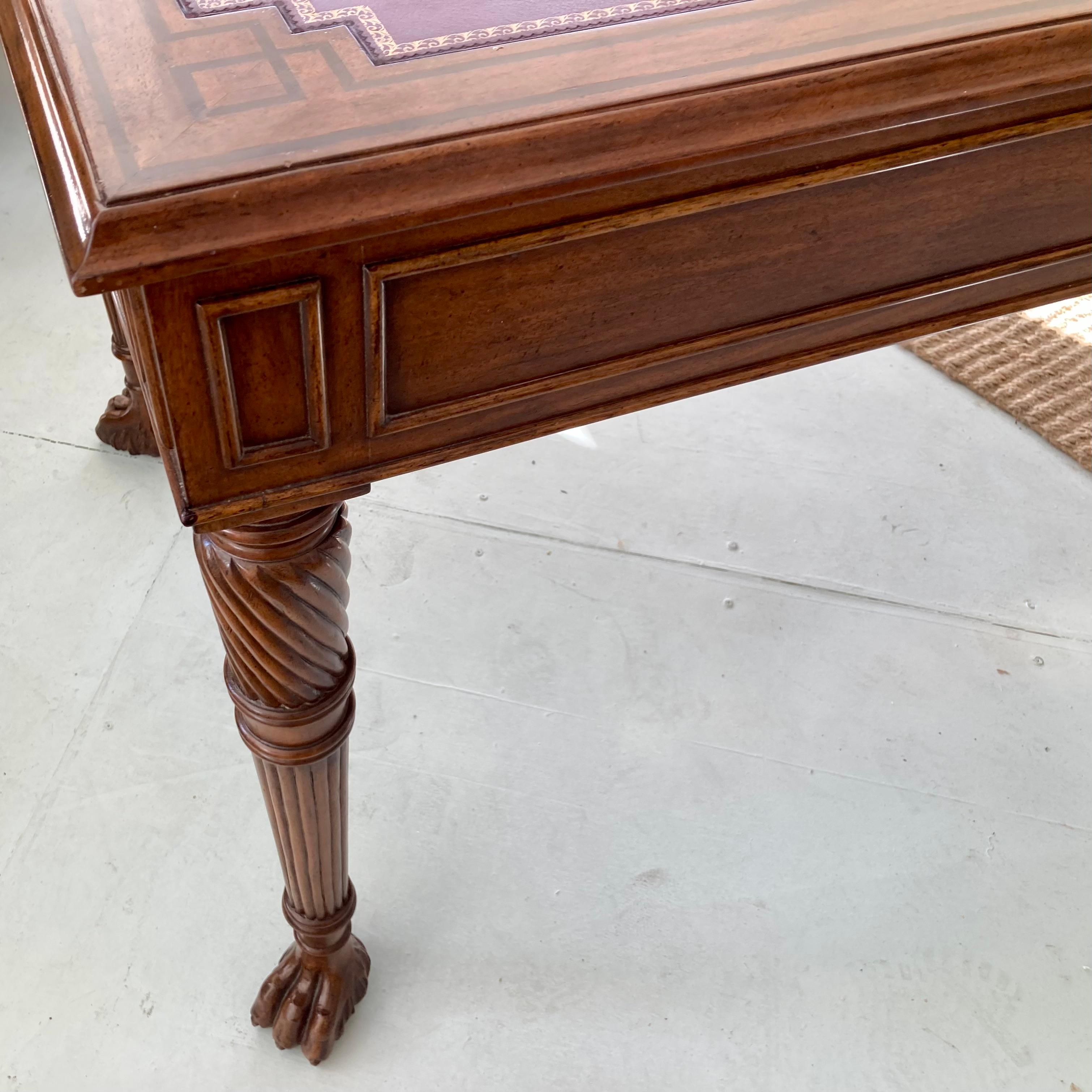 Escritorio Tallado Estilo Italiano Con Tapa De Cuero Rojo en venta 10