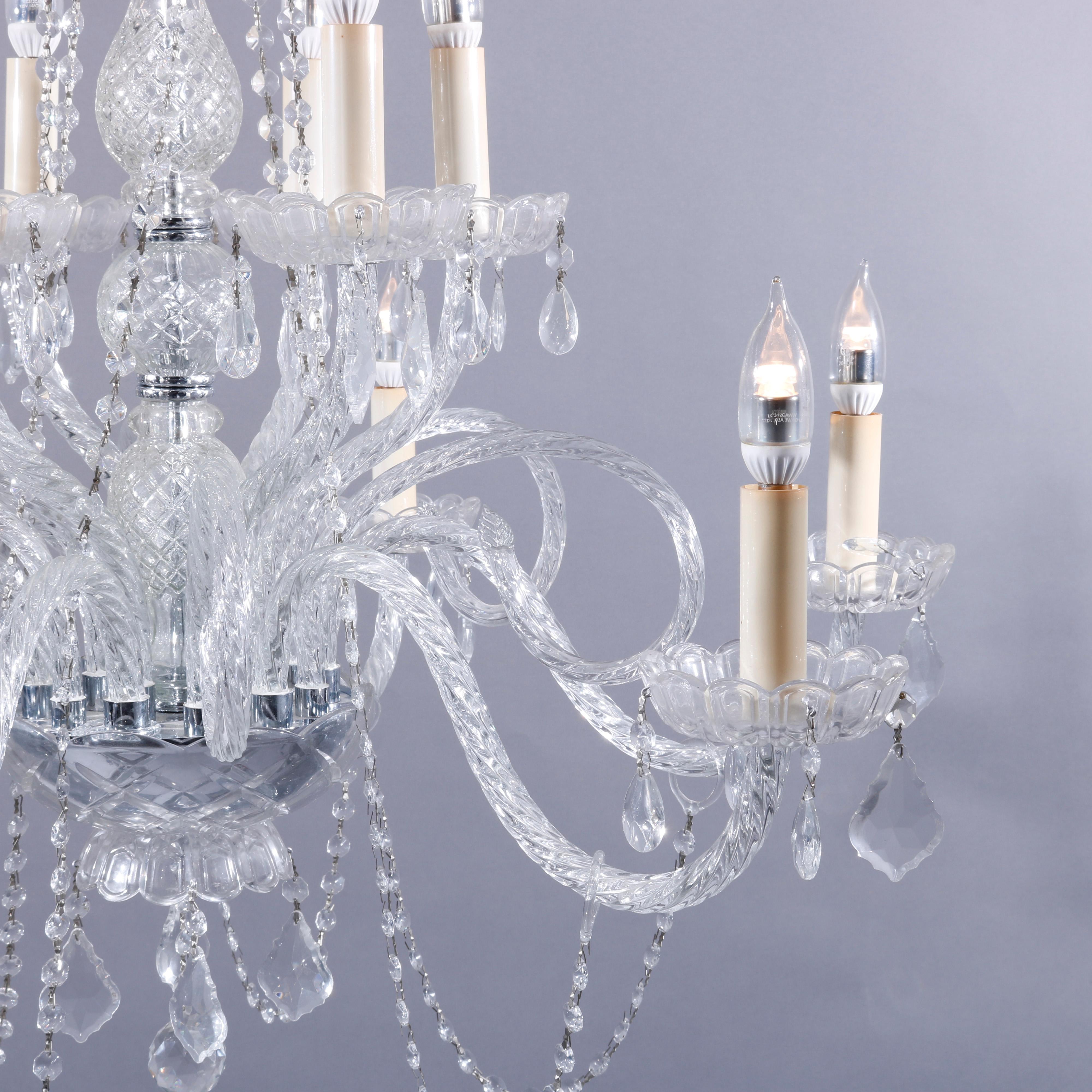 Italienischer Zwölf-Licht-Kronleuchter im italienischen Stil aus geschliffenem Kristall und Chrom, 20. Jahrhundert (amerikanisch) im Angebot