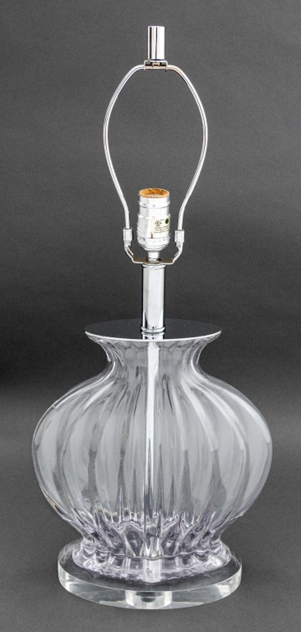Lampada da tavolo in vetro a forma di bulbo a coste in stile italiano, 20° secolo. 24,25