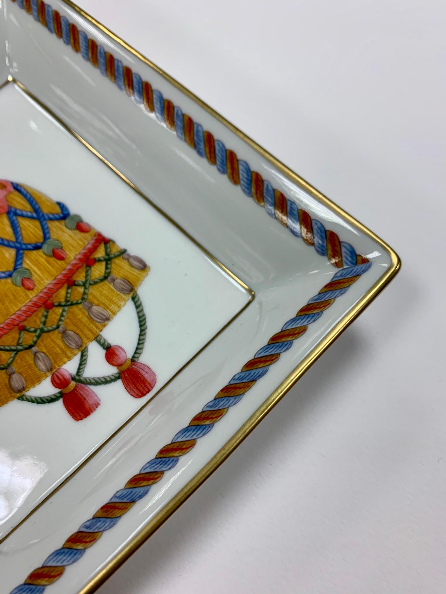 Italian Style Hand Painted Porcelain Ashtray with Elegant Decoration In New Condition In Scandicci, Florence