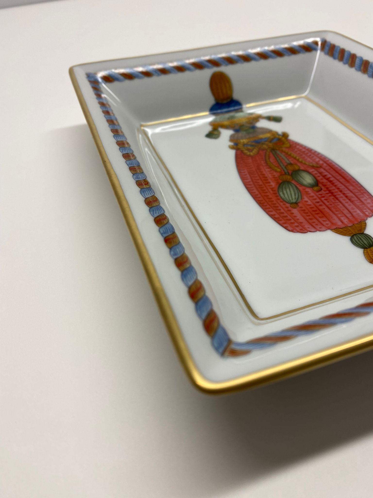 Italian Style Hand Made Porcelain Ashtray with Elegant Decoration In New Condition In Scandicci, Florence