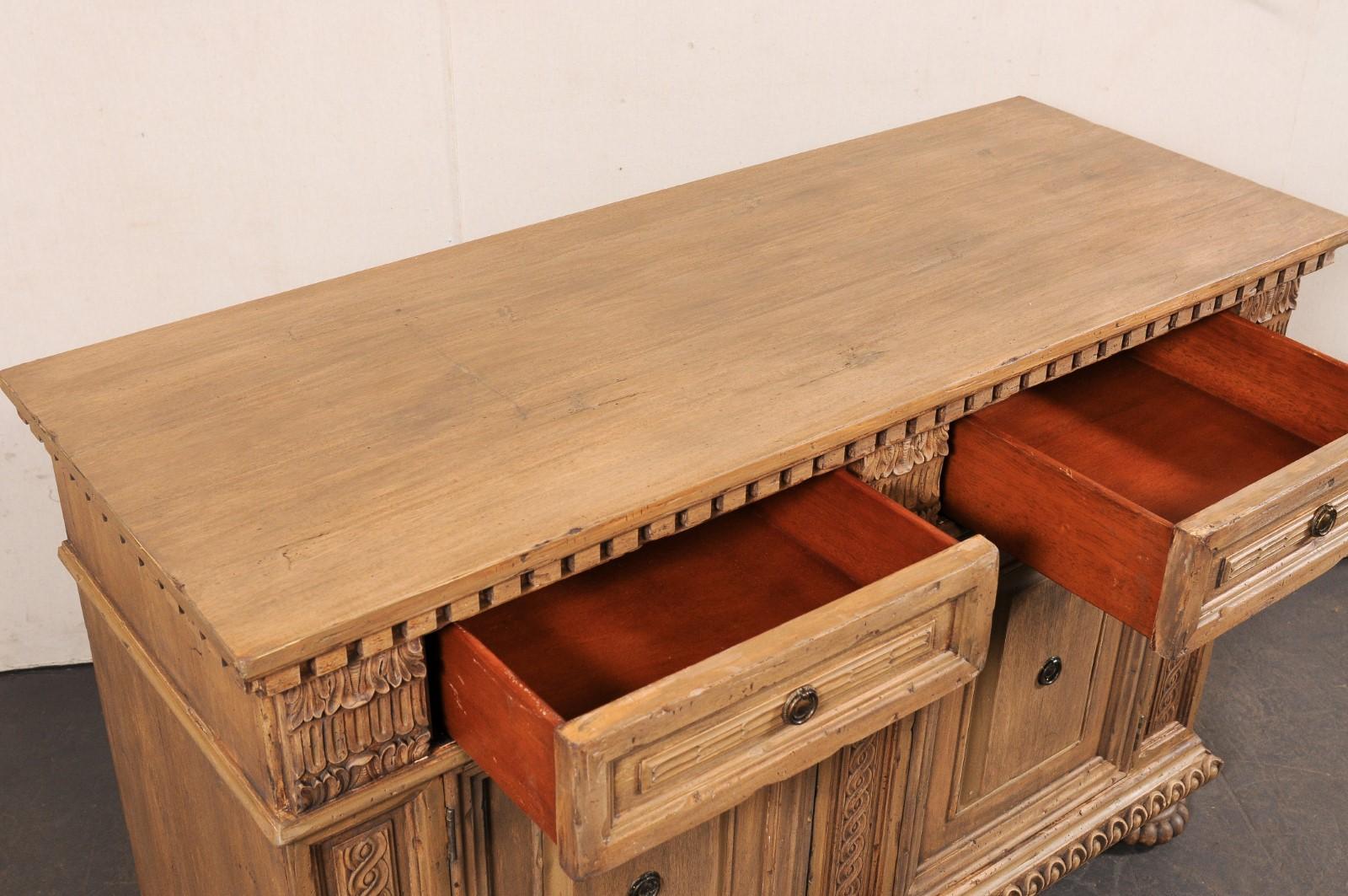 Italienischen Stil, schön geschnitzt-Holz-Buffet Schrank w / große Garnituren, 5 ft Breite im Zustand „Gut“ in Atlanta, GA