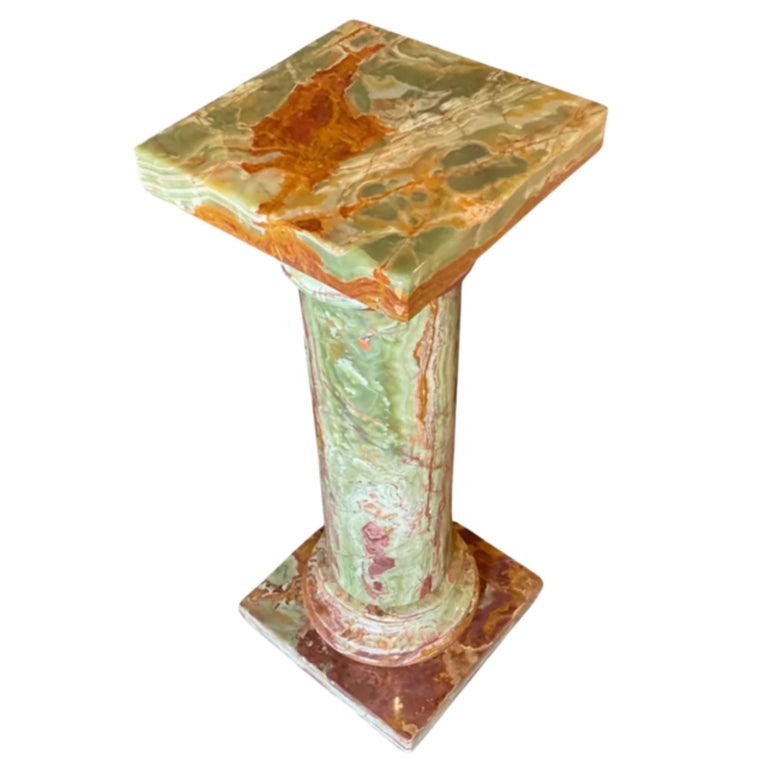 Italian Style Onyx Marble Pedestal Column For Sale at 1stDibs