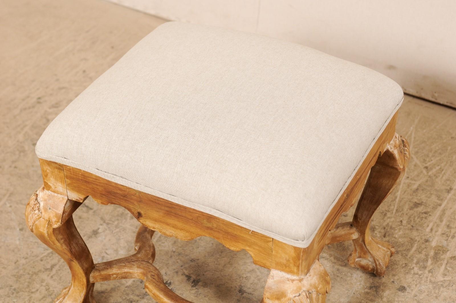 Italian-Style Ottoman with Paw and Ball Feet 3