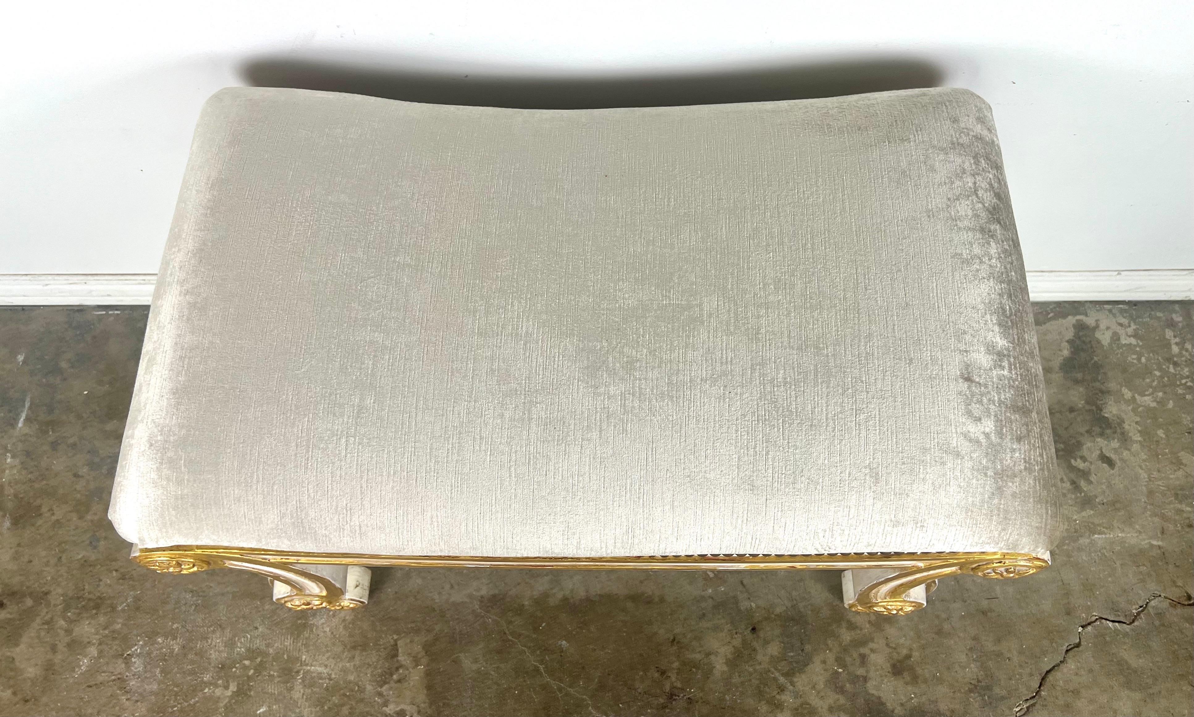 Italian Style Painted & Parcel Gilt Bench w/ Velvet  In Good Condition For Sale In Los Angeles, CA