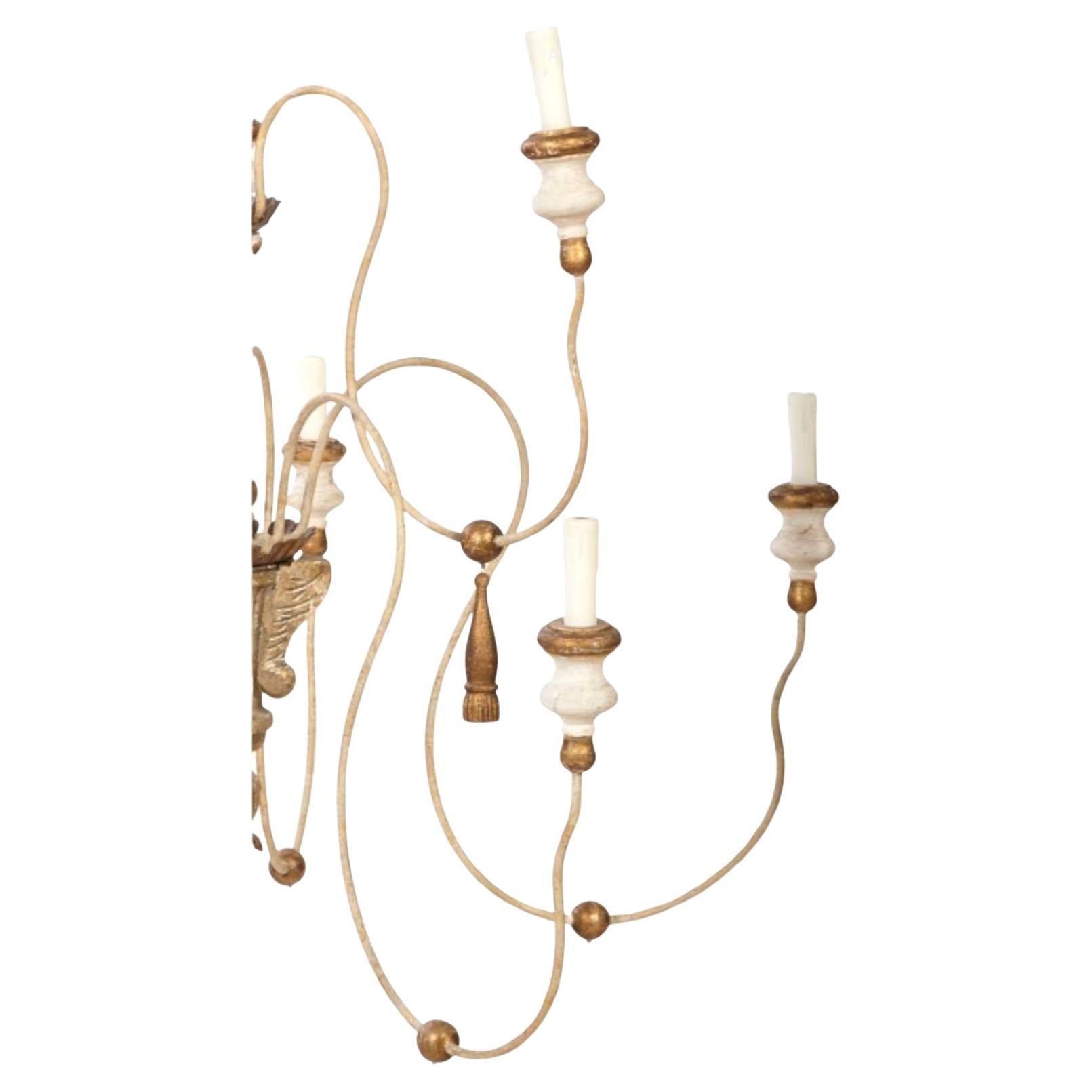Rococo Lustre à neuf lumières de style italien en bois polychromé et fer en vente