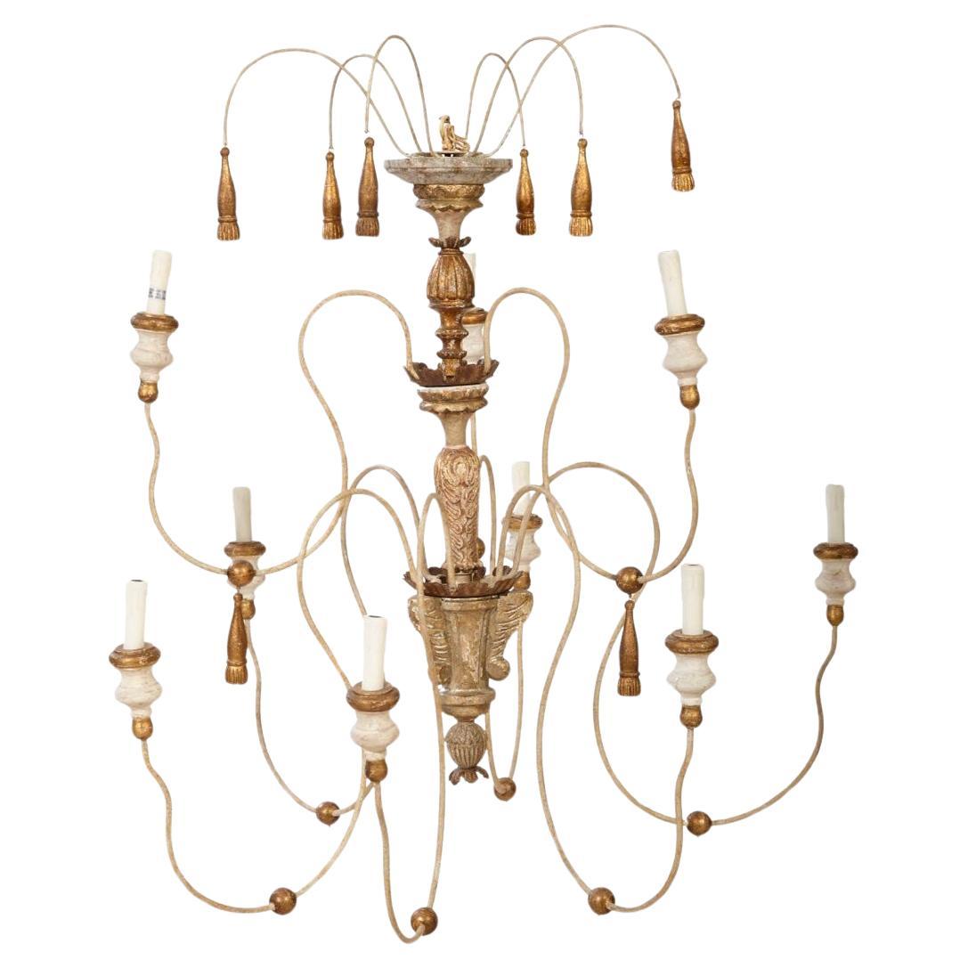 Lustre à neuf lumières de style italien en bois polychromé et fer