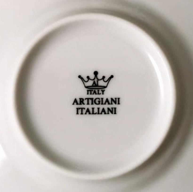 Coupes « Espresso » en porcelaine blanche de style italien avec décoration en céramique noire en vente 7