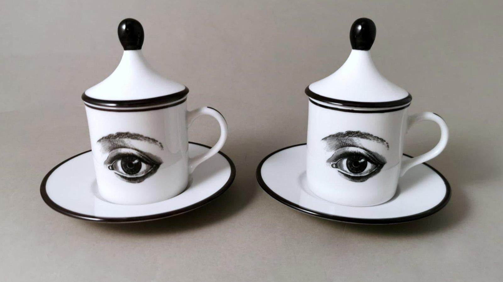 Moderne Coupes « Espresso » en porcelaine blanche de style italien avec décoration en céramique noire en vente