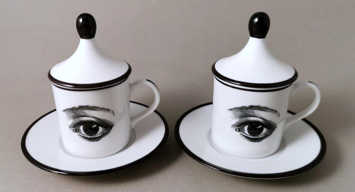 Fait main Coupes « Espresso » en porcelaine blanche de style italien avec décoration en céramique noire en vente
