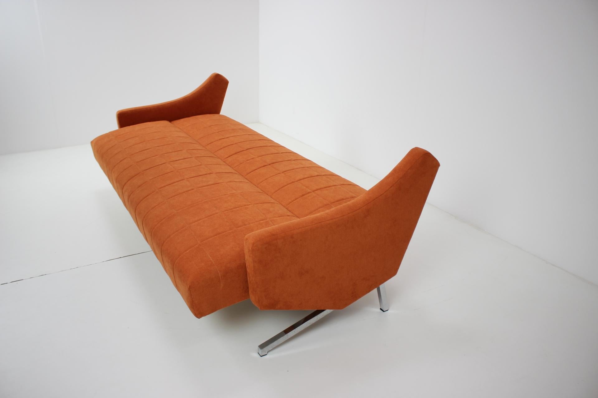 Italian Stylish Adjustable 3-Seat Sofa, 1970s 4